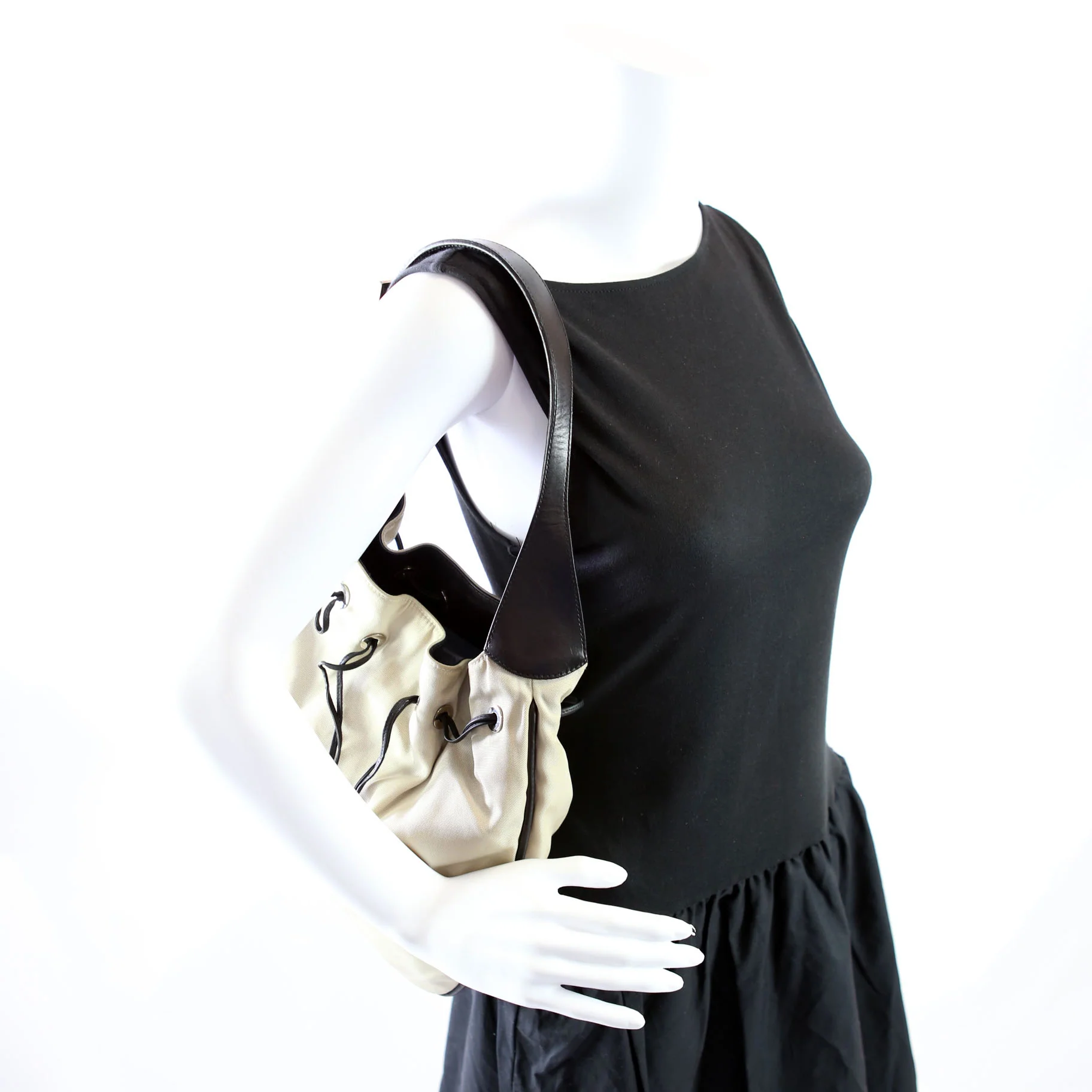 001.0340 Jackie 1961 Drawstring Hobo Nylon Beige/Black - Image 13