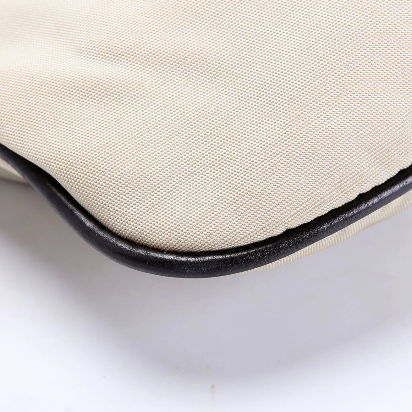 001.0340 Jackie 1961 Drawstring Hobo Nylon Beige/Black - Image 5