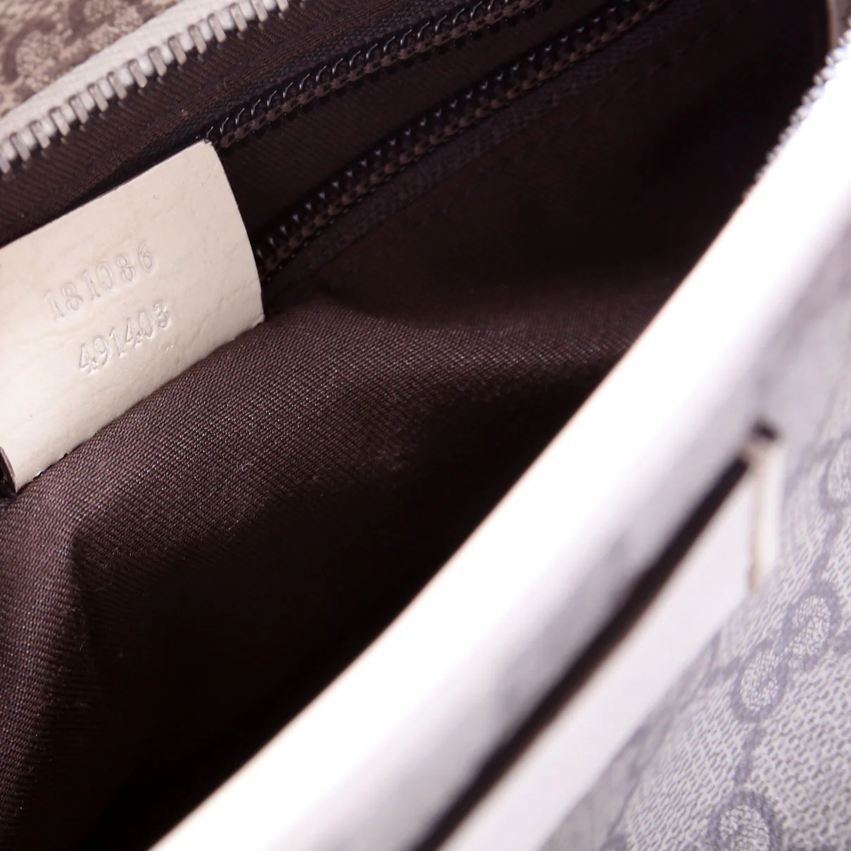 181086 GG Supreme Small Zip Tote - Image 9