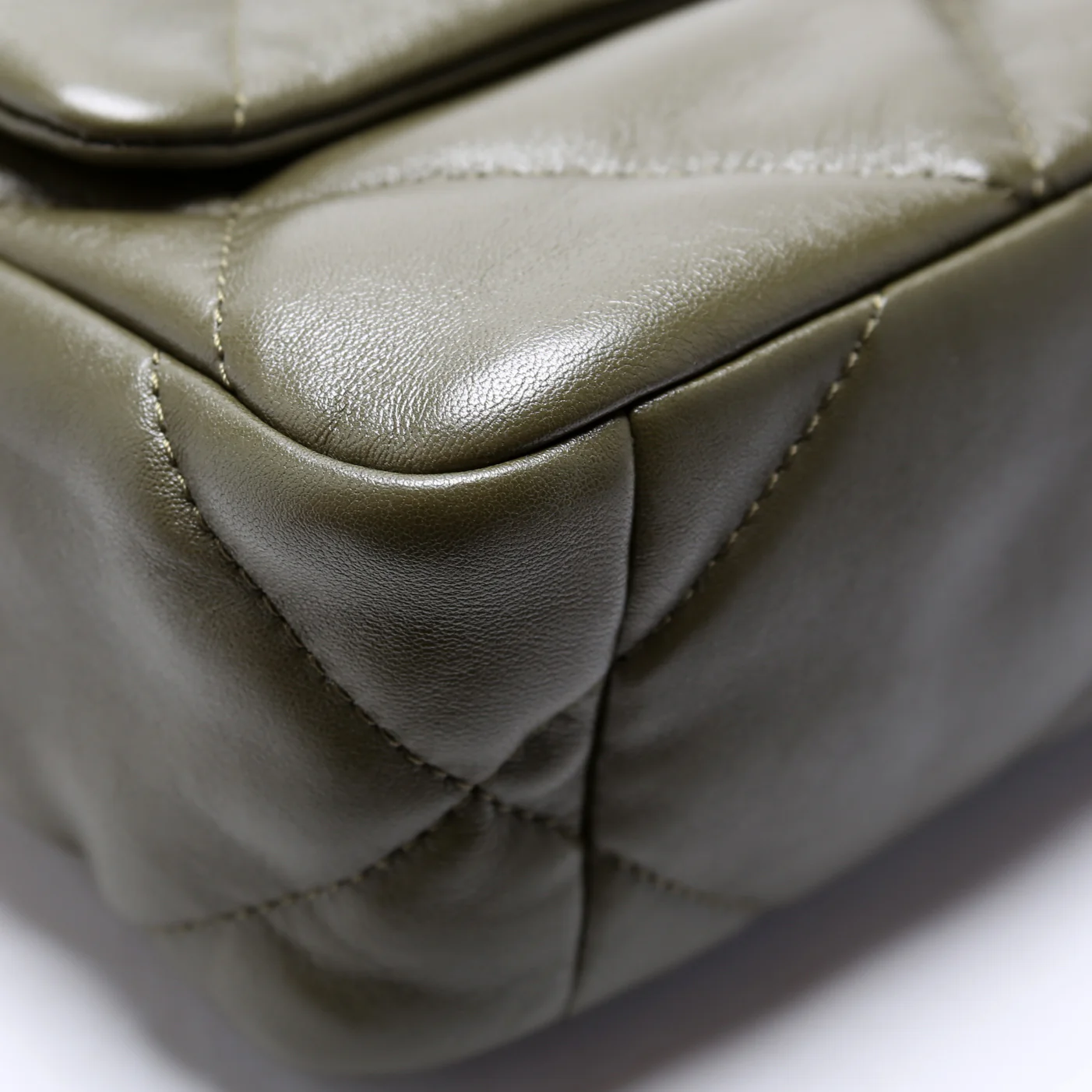 19 Medium Flap Quilted Goatskin 28M Green - Image 5
