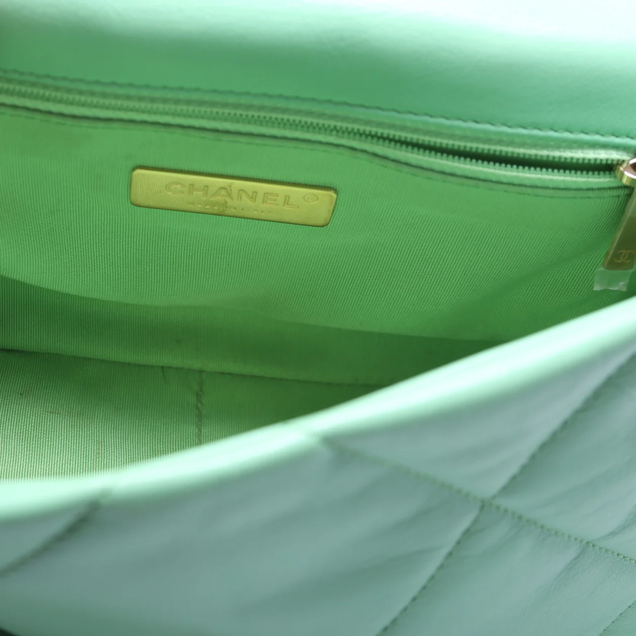 19 Medium Flap Quilted Goatskin 30M Green - Image 7