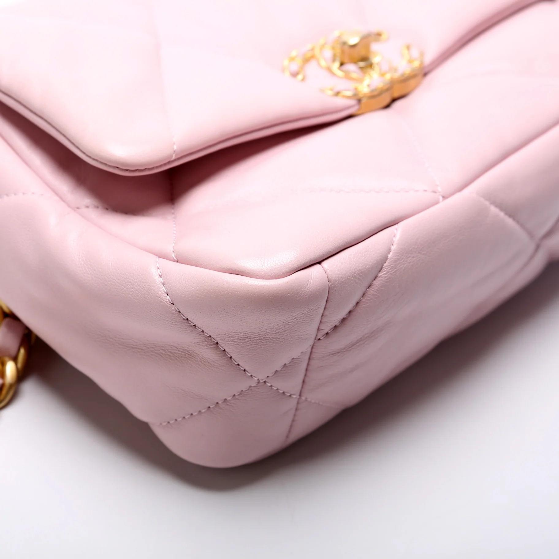 19 Medium Flap Quilted Goatskin 31M - Image 5
