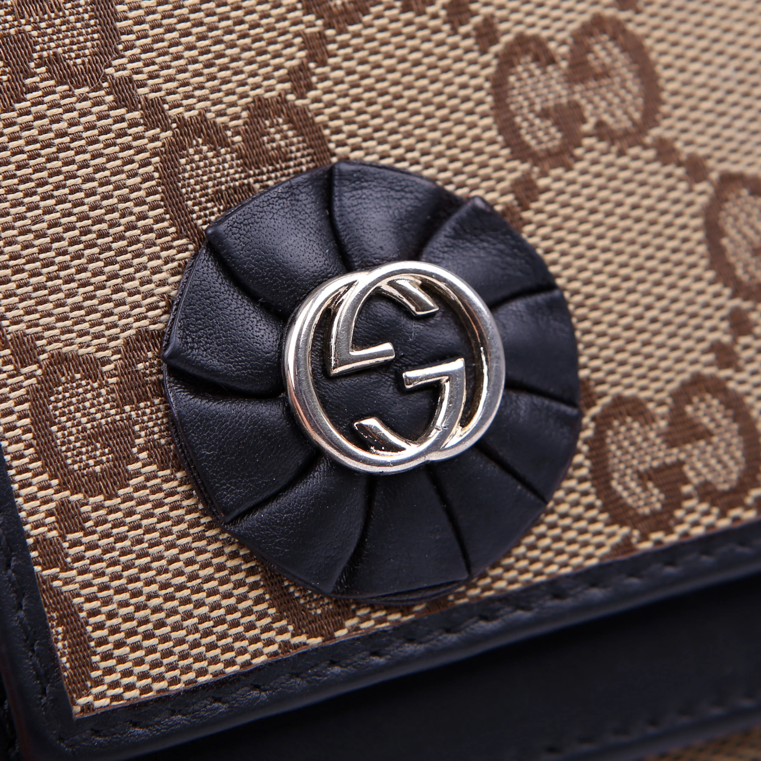 190384 GG Canvas International Wallet - Image 9