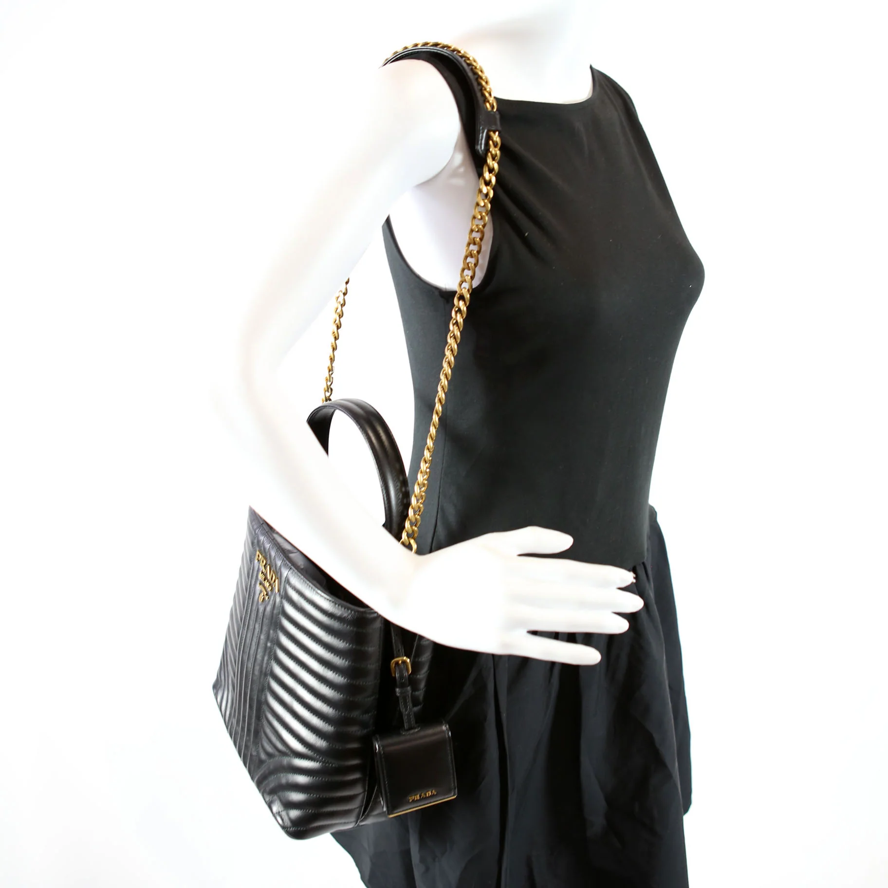 1BA212 Diagramme Leather Medium Panier Bag Black - Image 10
