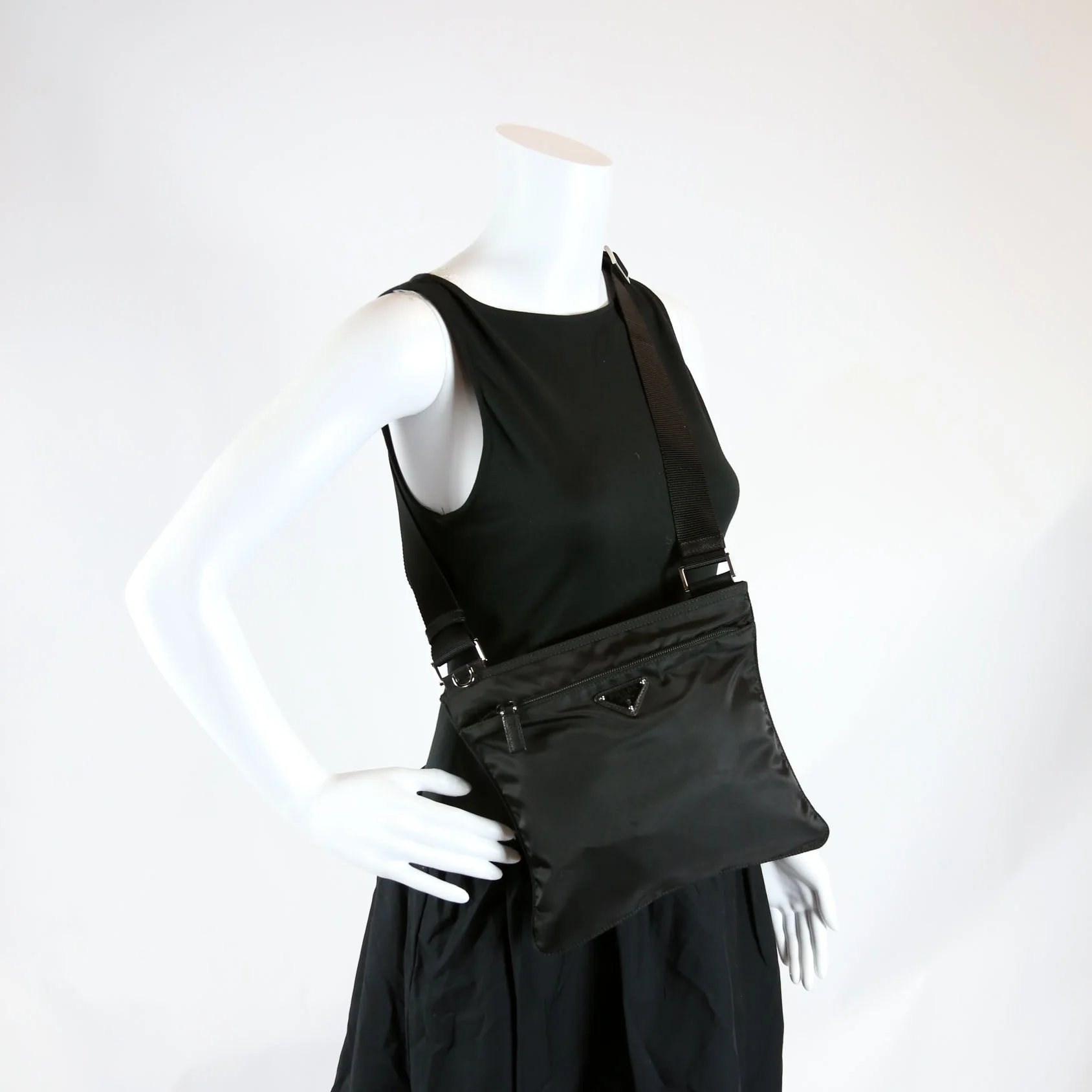 1BH978 Re-nylon/Saffiano Shoulder Bag Black - Image 11