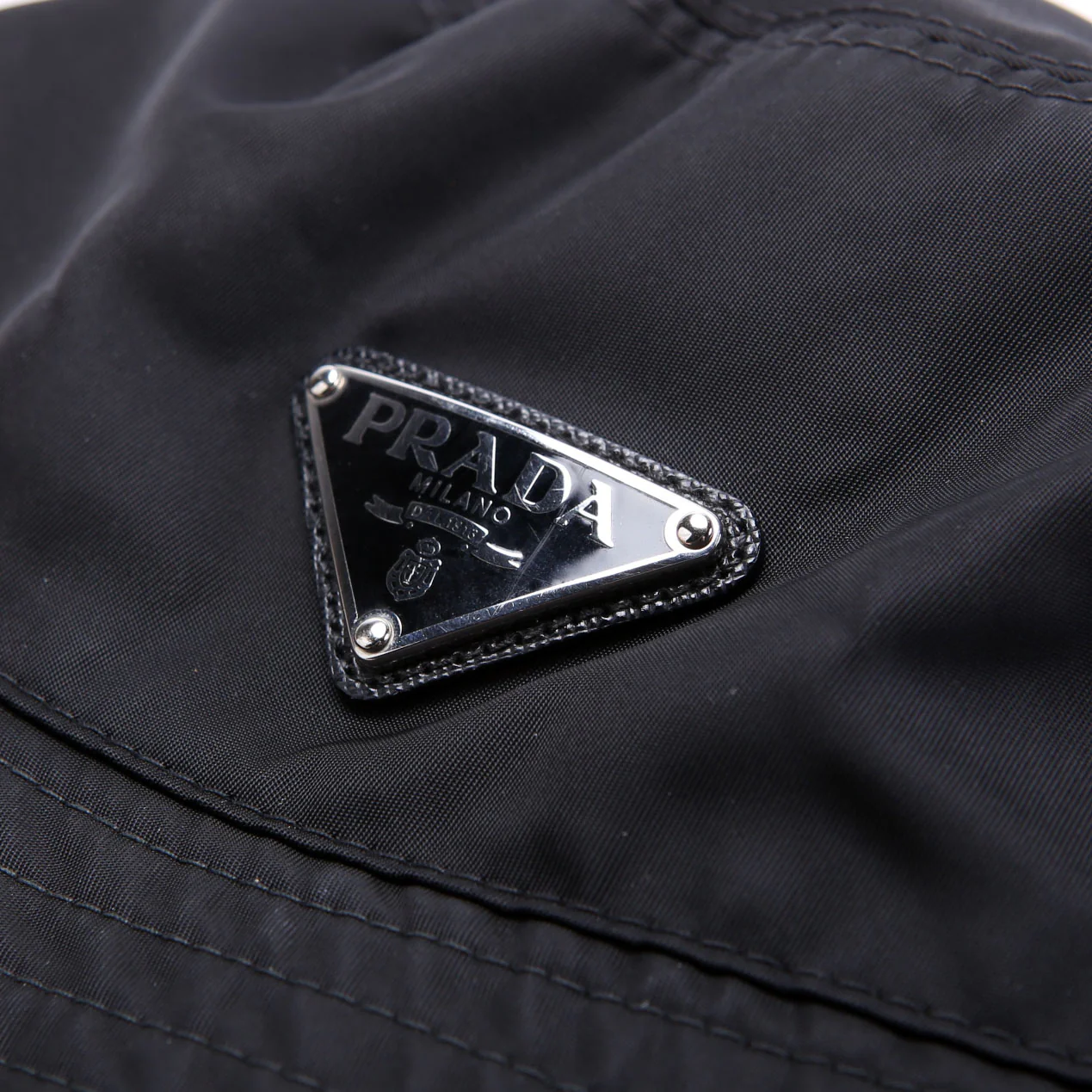 1HC137 Re-Nylon Triangle Logo Bucket Hat Size Medium Black - Image 4