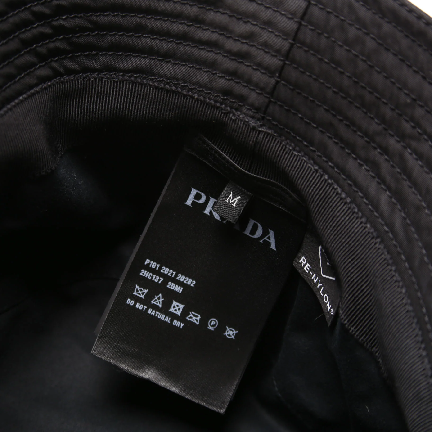 1HC137 Re-Nylon Triangle Logo Bucket Hat Size Medium Black - Image 5