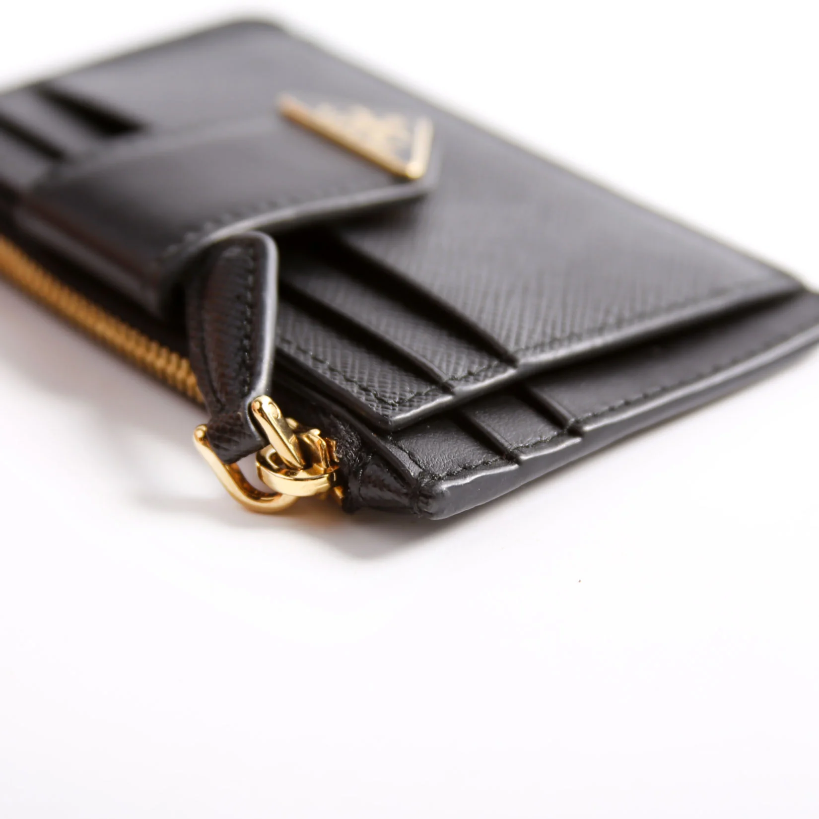 1MC038 Saffiano Triangle Logo Zip Card Case Black - Image 9
