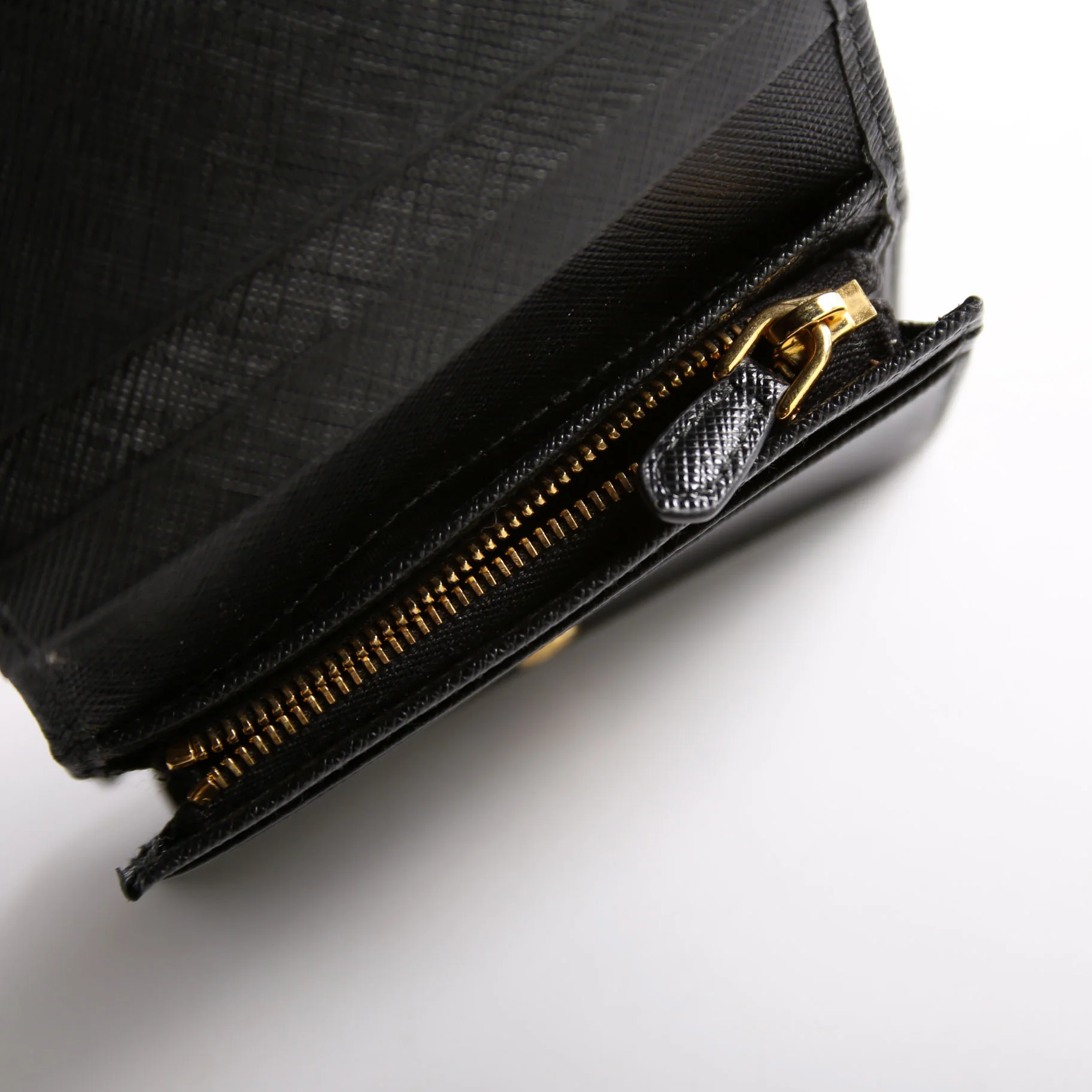 1MV021 Saffiano Triangle Logo Card Case Black - Image 9