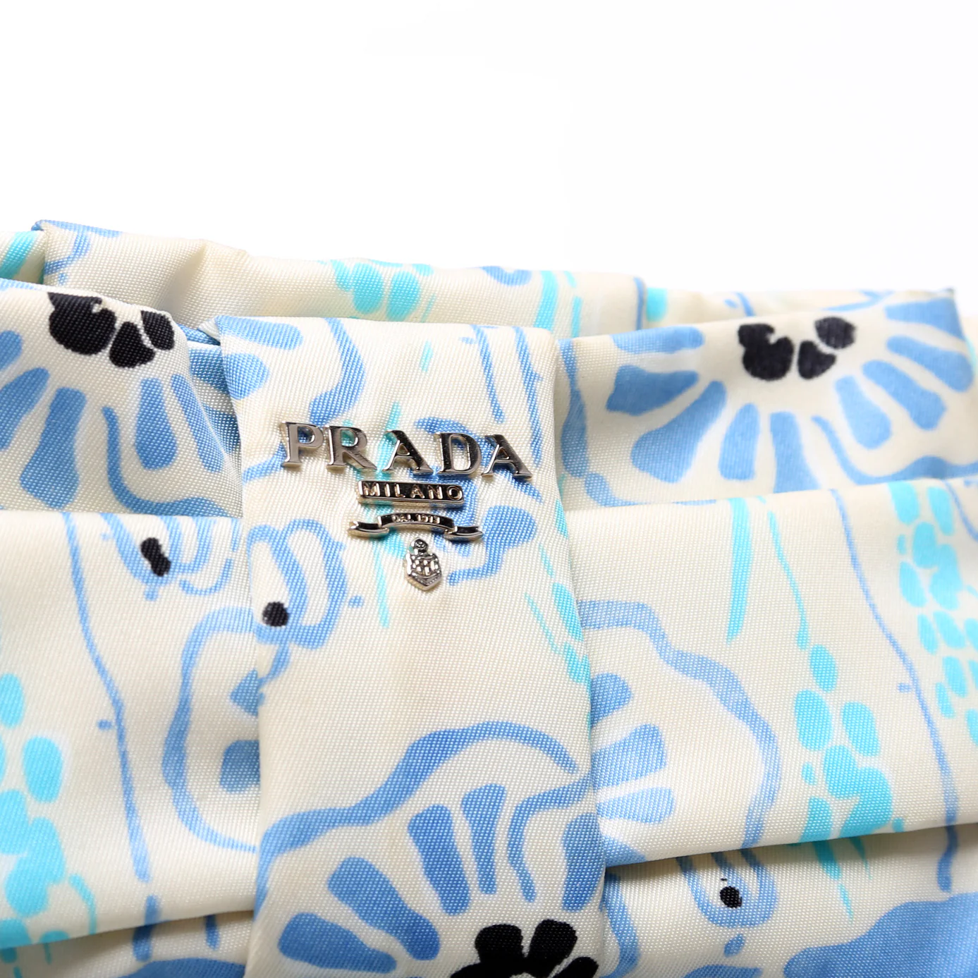 1N1422 Tessuto Nylon Bow Wristlet Pouch Blue/Cream - Image 6