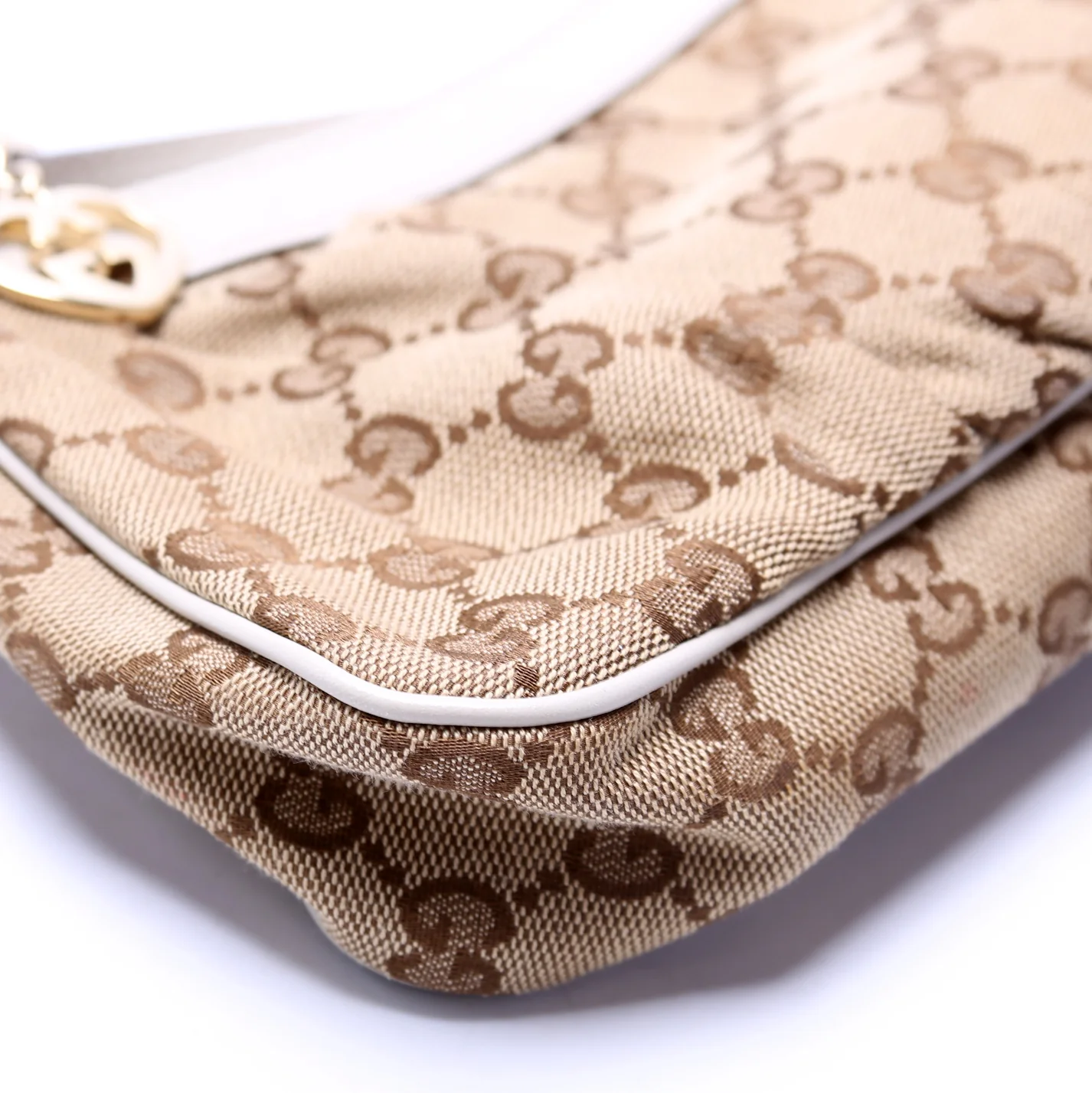 245938 Lovely Heart Charm Pochette - Image 5