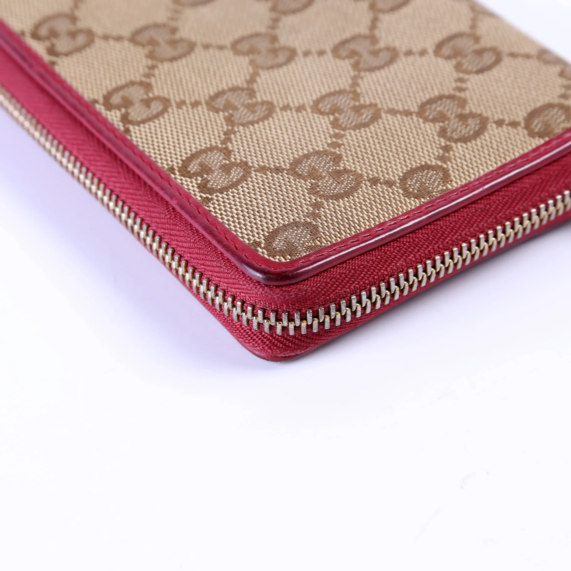 282477 GG Canvas Interlocking G Heart Zip Wallet - Image 7