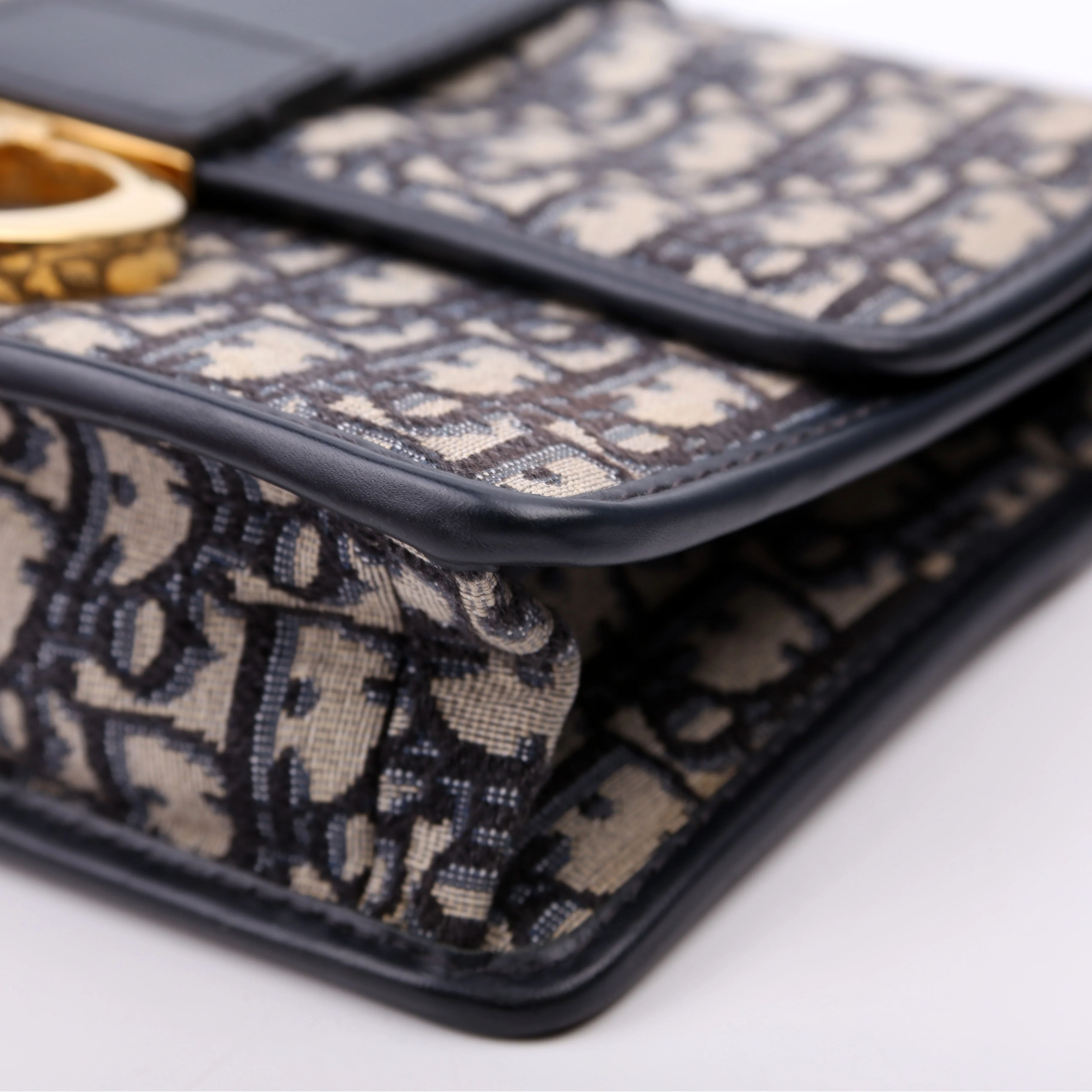 30 Montaigne Chain Bag Navy/Beige - Image 6