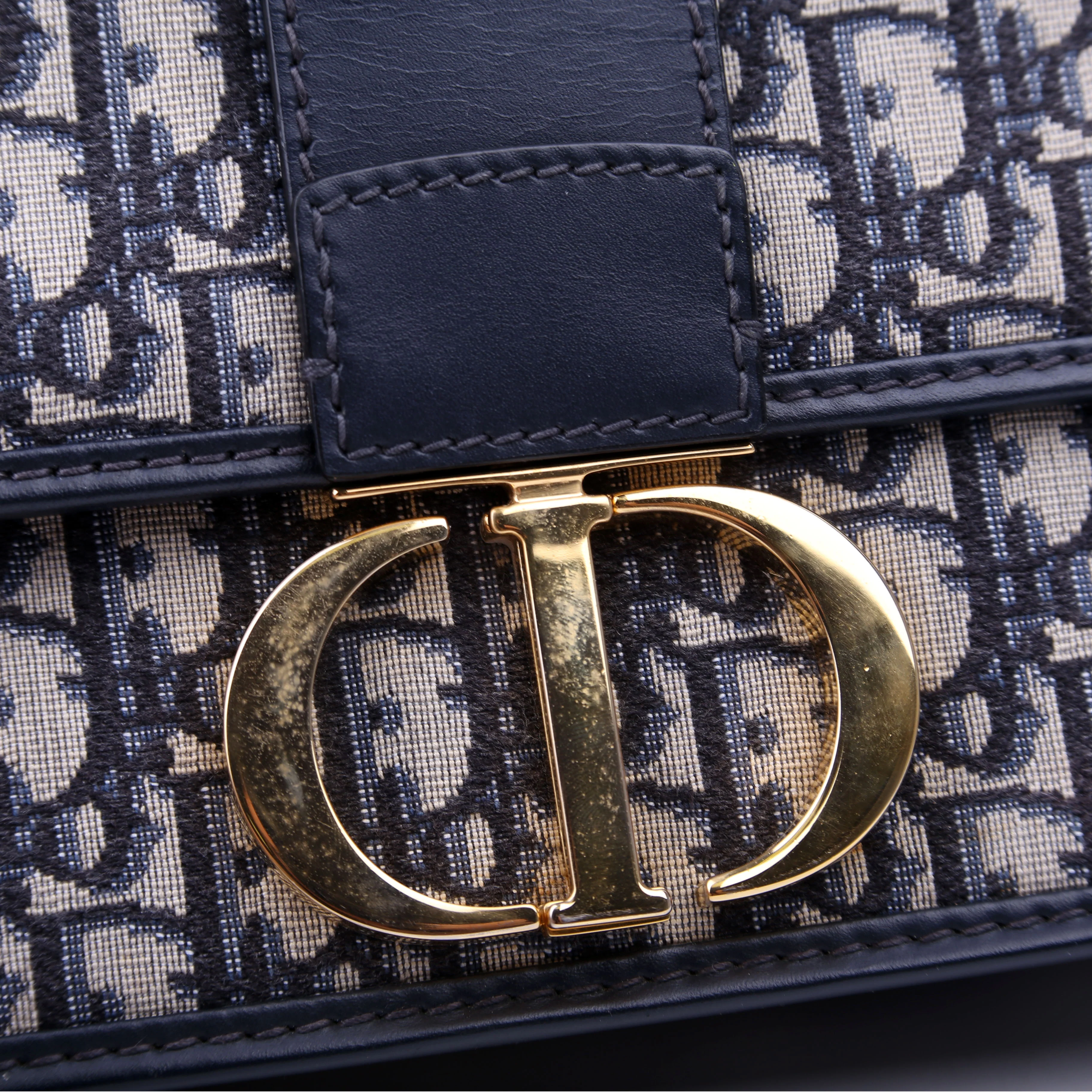 30 Montaigne Chain Bag Navy/Beige - Image 9