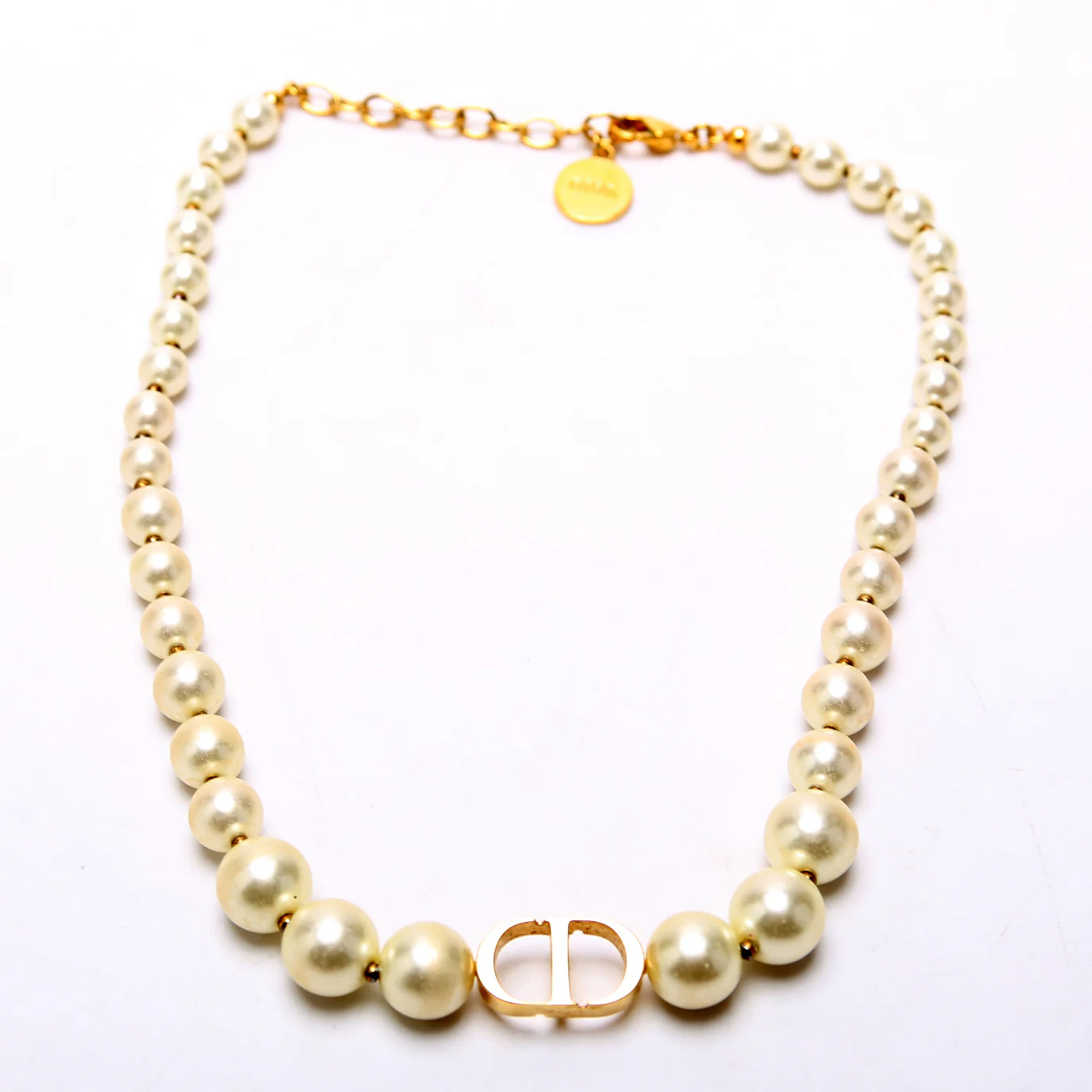 30 Montaigne Resin Pearl Choker - Image 3