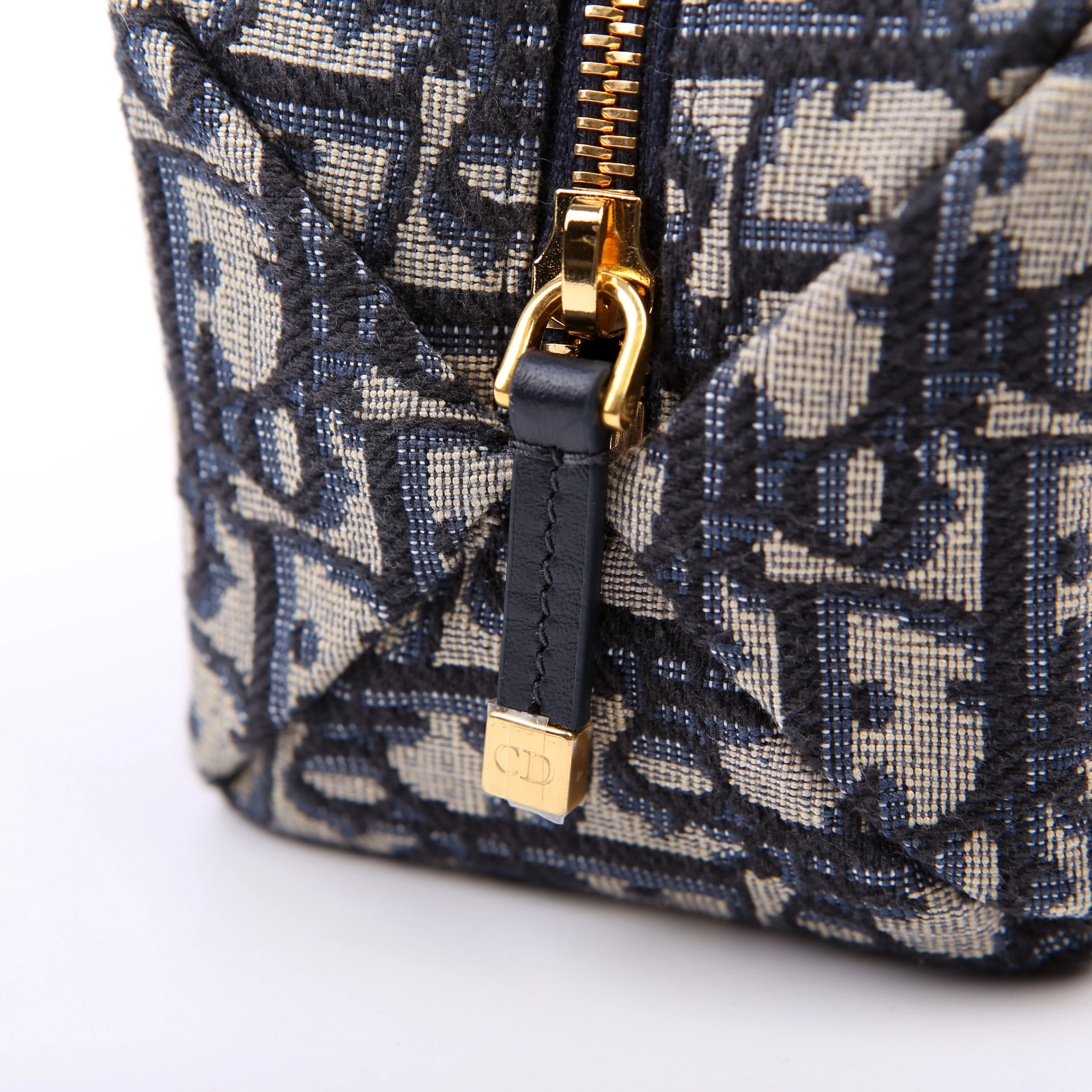 30 Montaigne Venus Pouch Oblique - Image 10