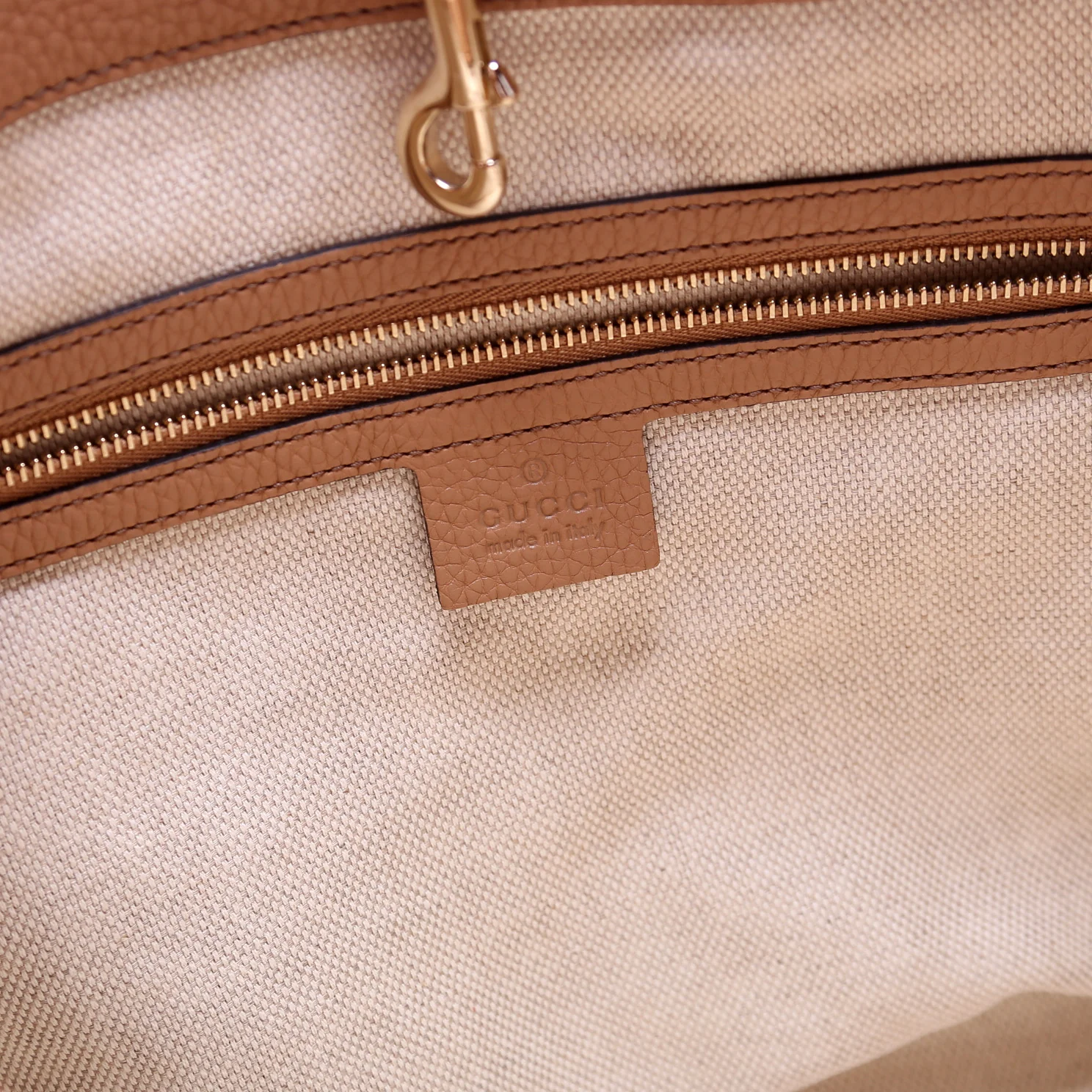 308982 Soho Leather Shoulder Medium - Image 8