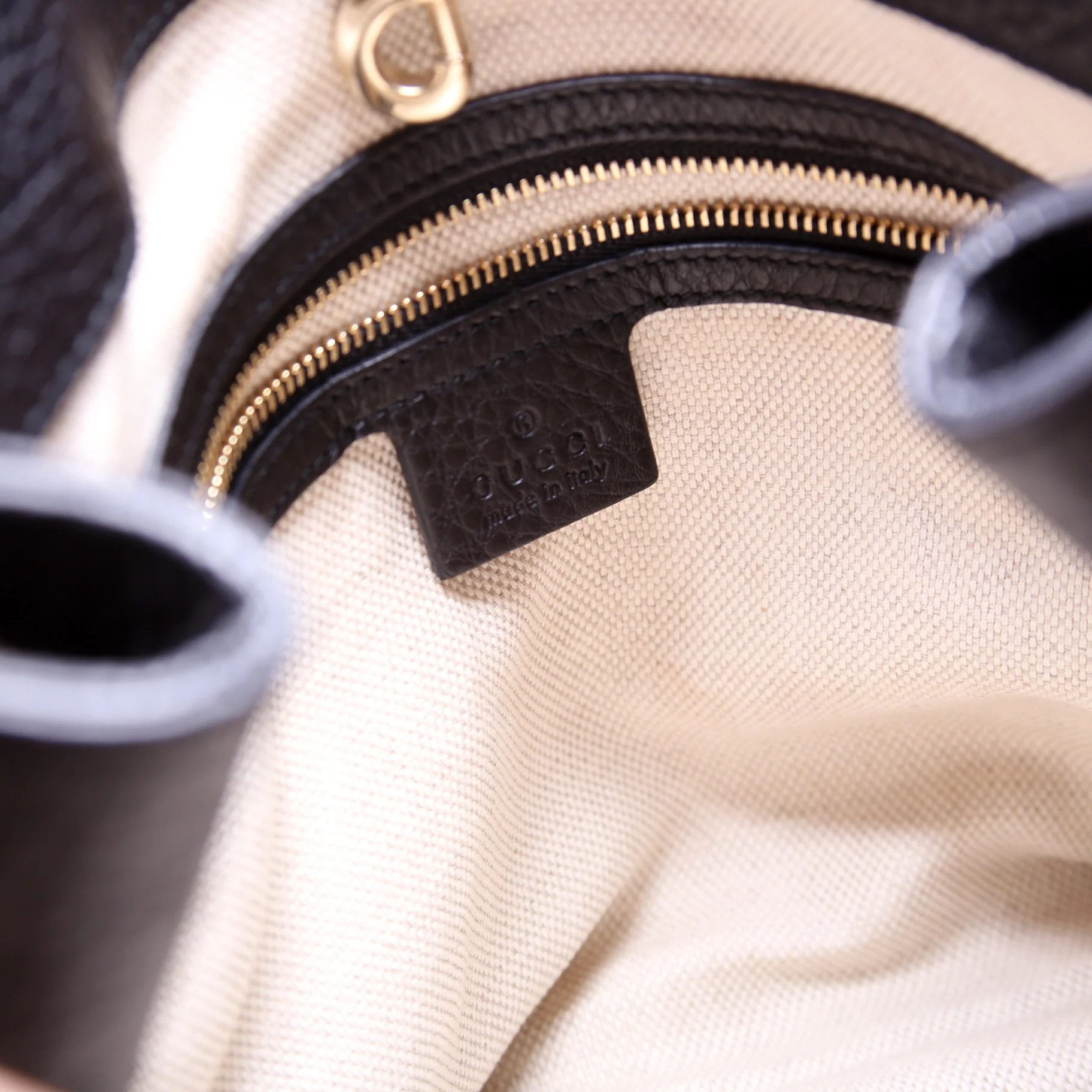 308982 Soho Leather Shoulder Medium - Image 9
