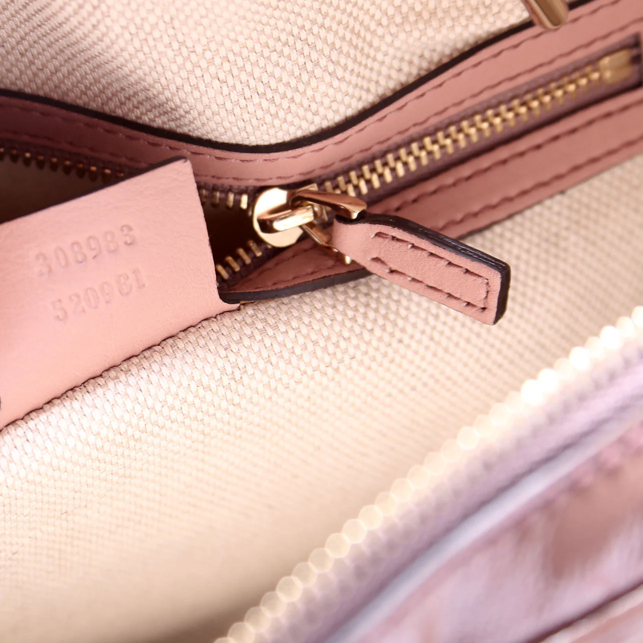 308983 Soho Patent Chain Shoulder Bag Nude - Image 10