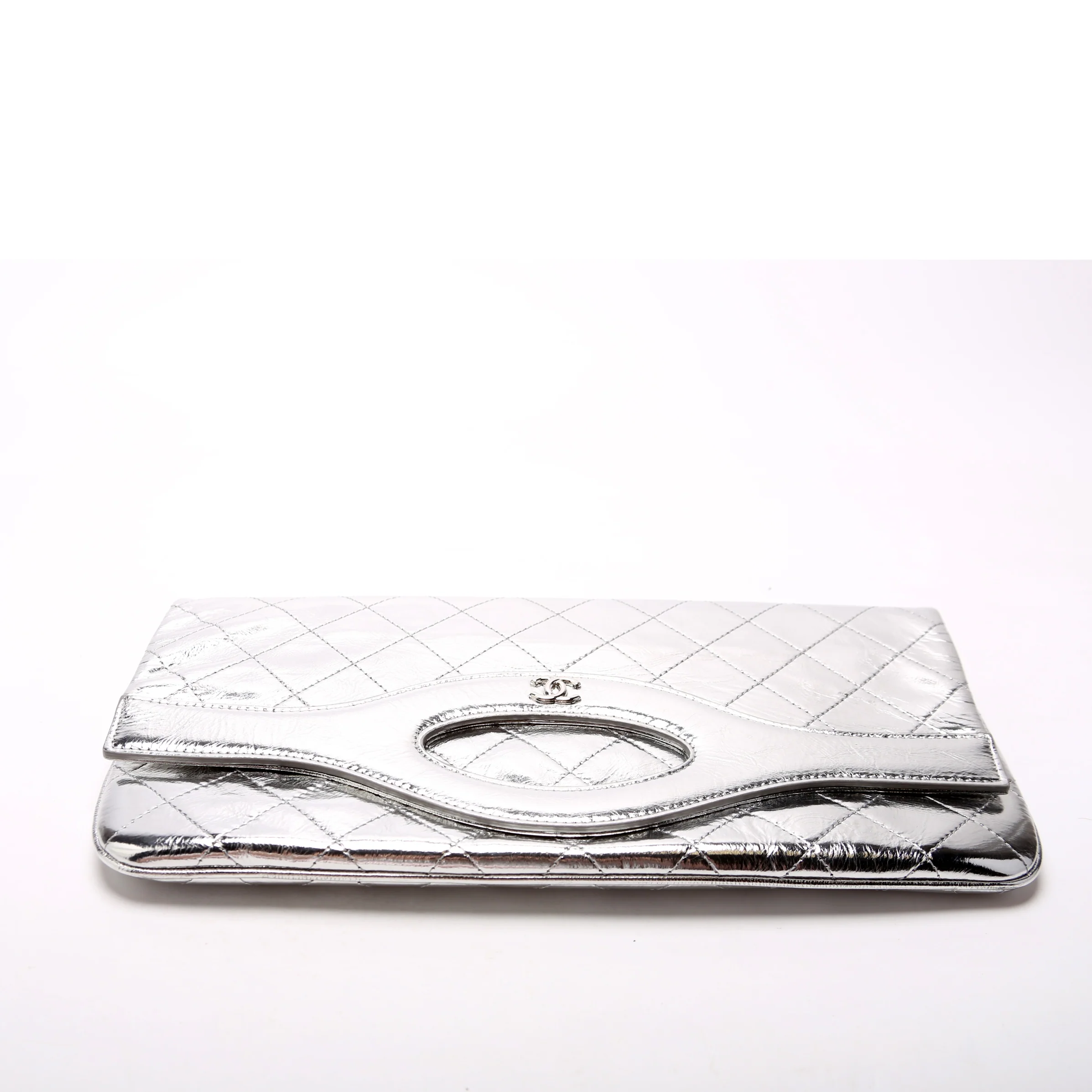 31 Pouch Metallic Crumpled Calfskin 27M Silver - Image 4