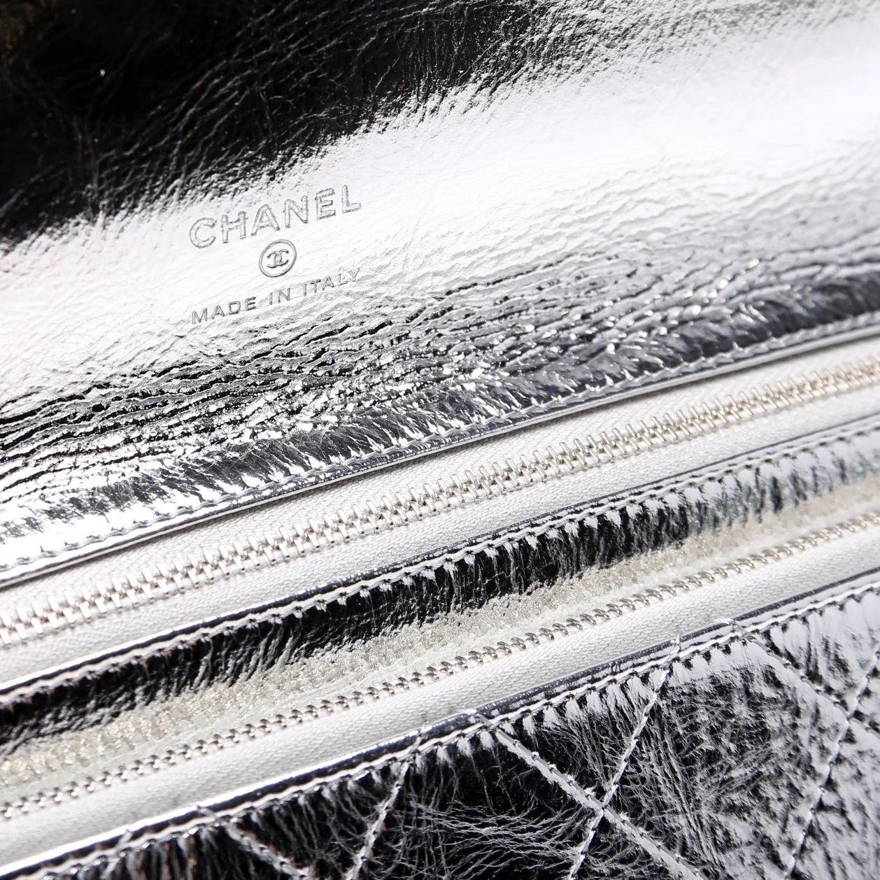 31 Pouch Metallic Crumpled Calfskin 27M Silver - Image 7