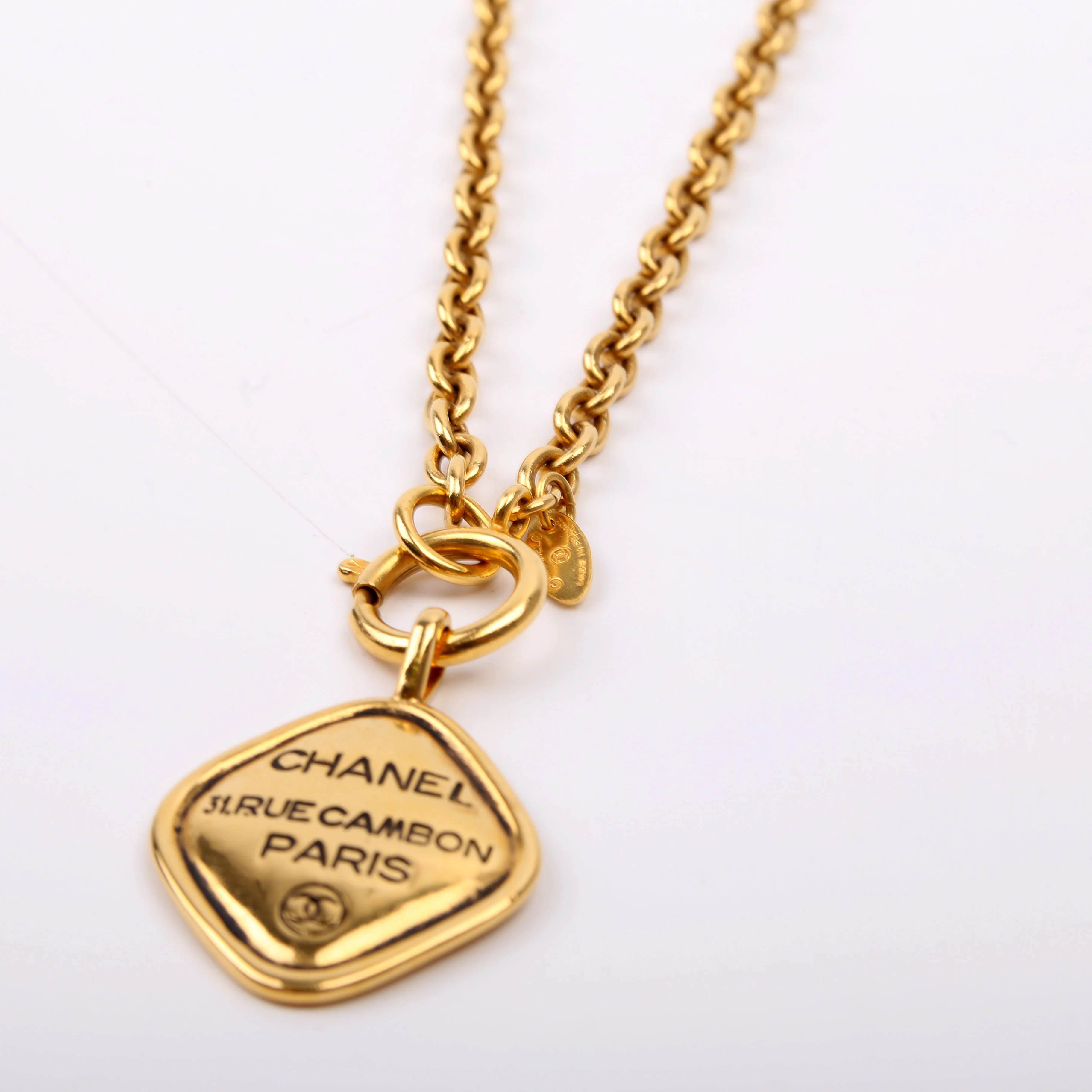 31 Rue Cambon Pendant Necklace Gold - Image 2
