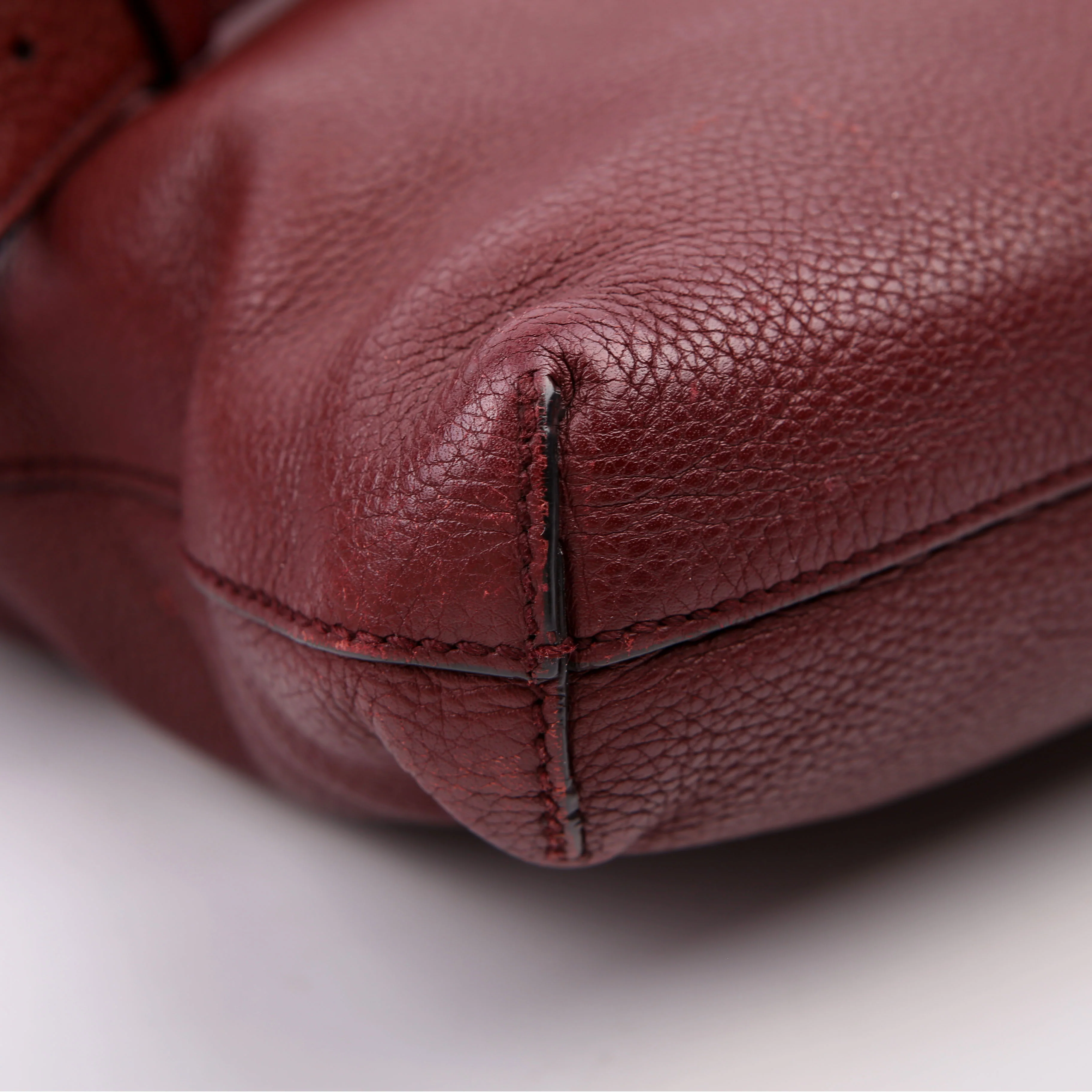 322059 Soho Medium Messenger Burgundy - Image 5