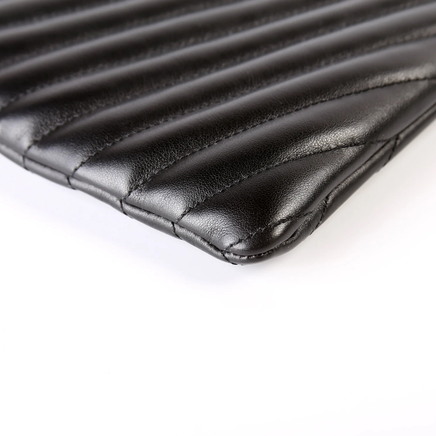 379039 A5 Matelasse Pouch - Image 6
