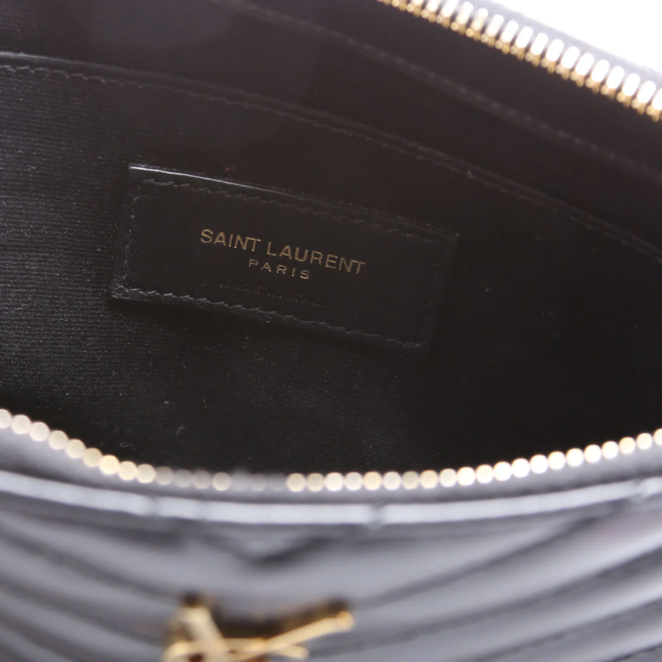 379039 A5 Matelasse Pouch Black - Image 7
