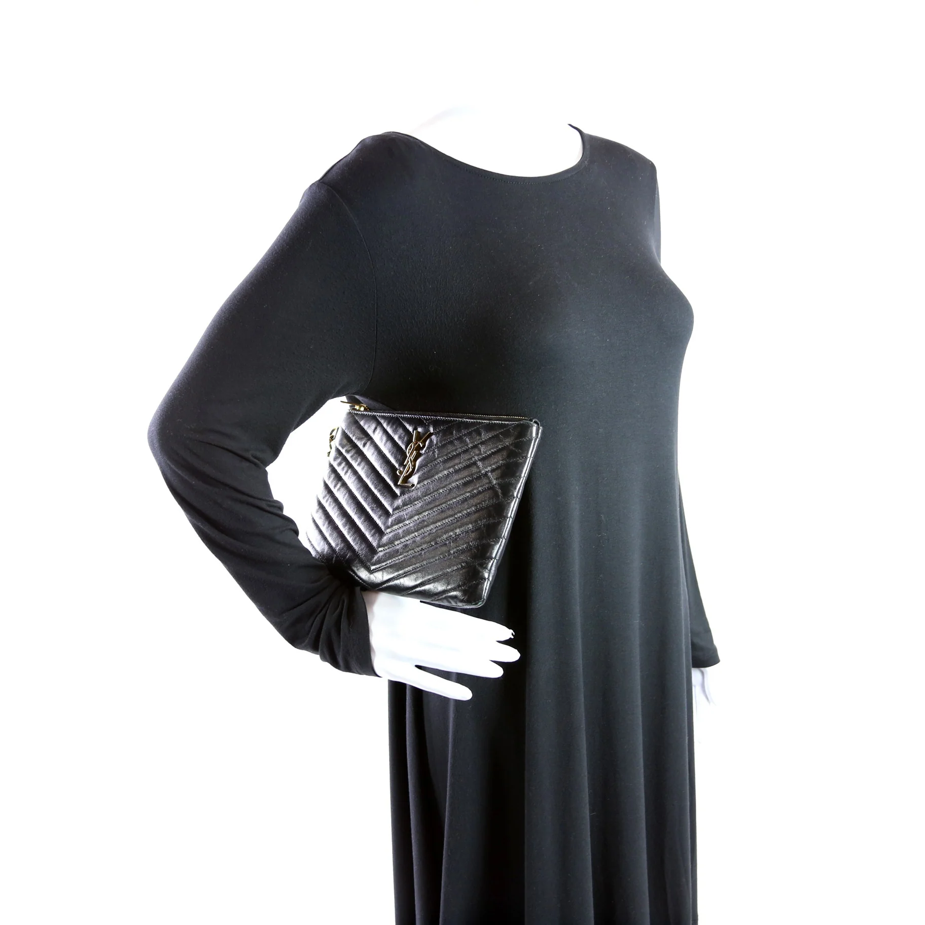 379039 A5 Matelasse Pouch Black - Image 11