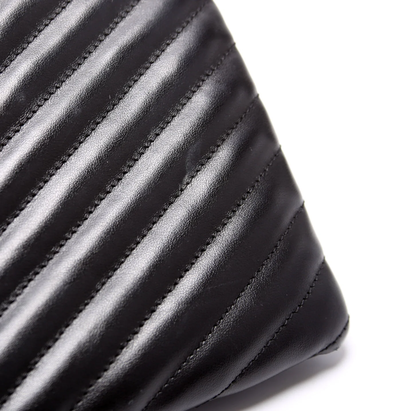 379039 A5 Matelasse Pouch Black - Image 6