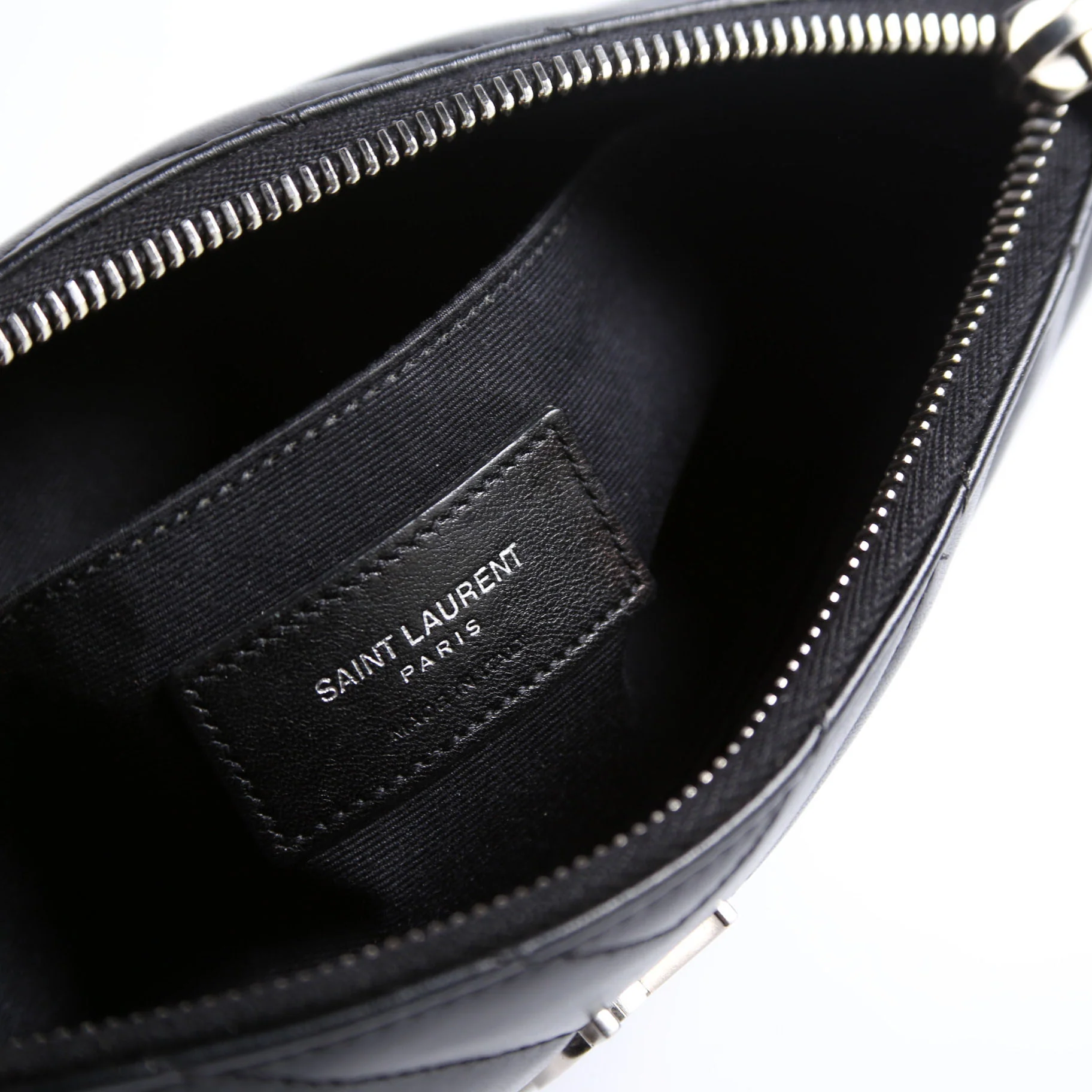 379039 A5 Matelasse Pouch Black - Image 8
