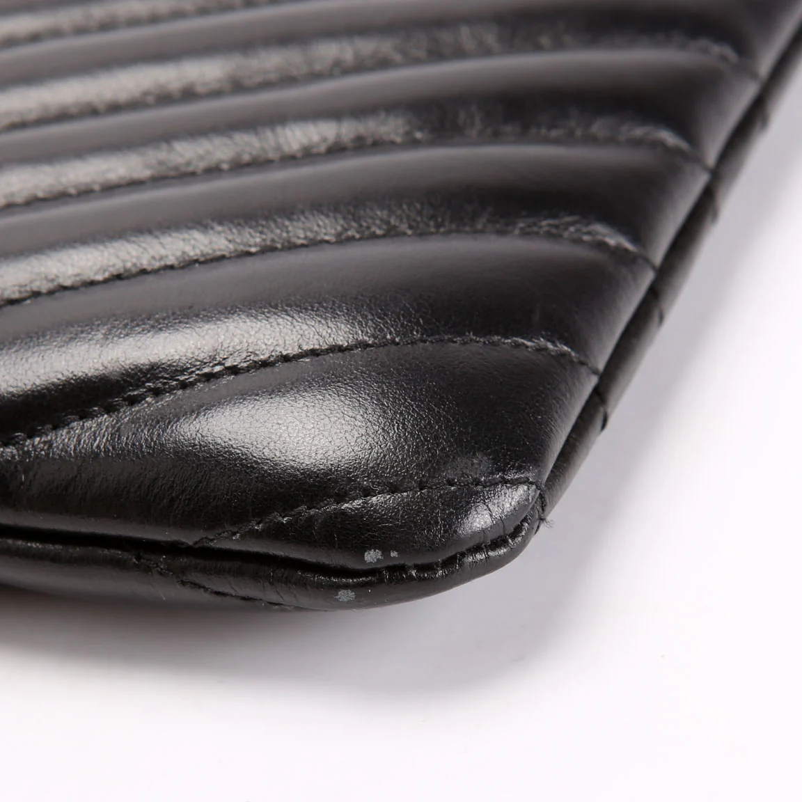 379039 A5 Matelasse Pouch Black - Image 6