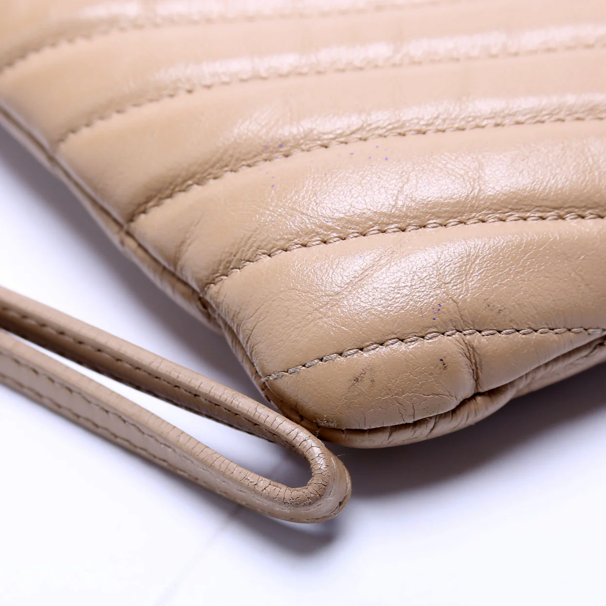 379039 A5 Matelasse Pouch Tan - Image 5