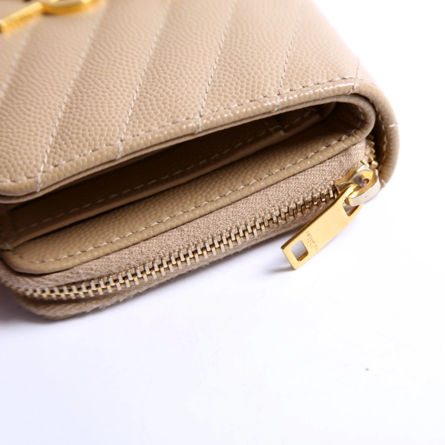 403723 Cassandre Grain De Poudre Compact Zip Around Wallet Tan - Image 9