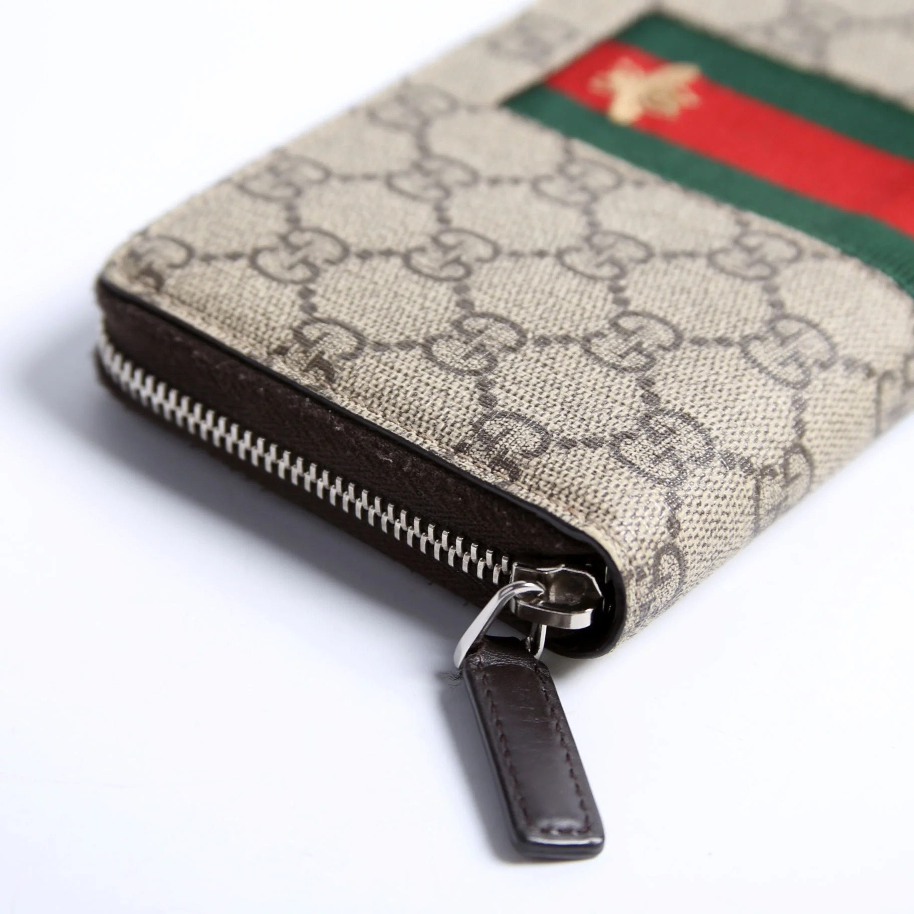 408831 Web GG Supreme Zip Around Wallet Bee - Image 4