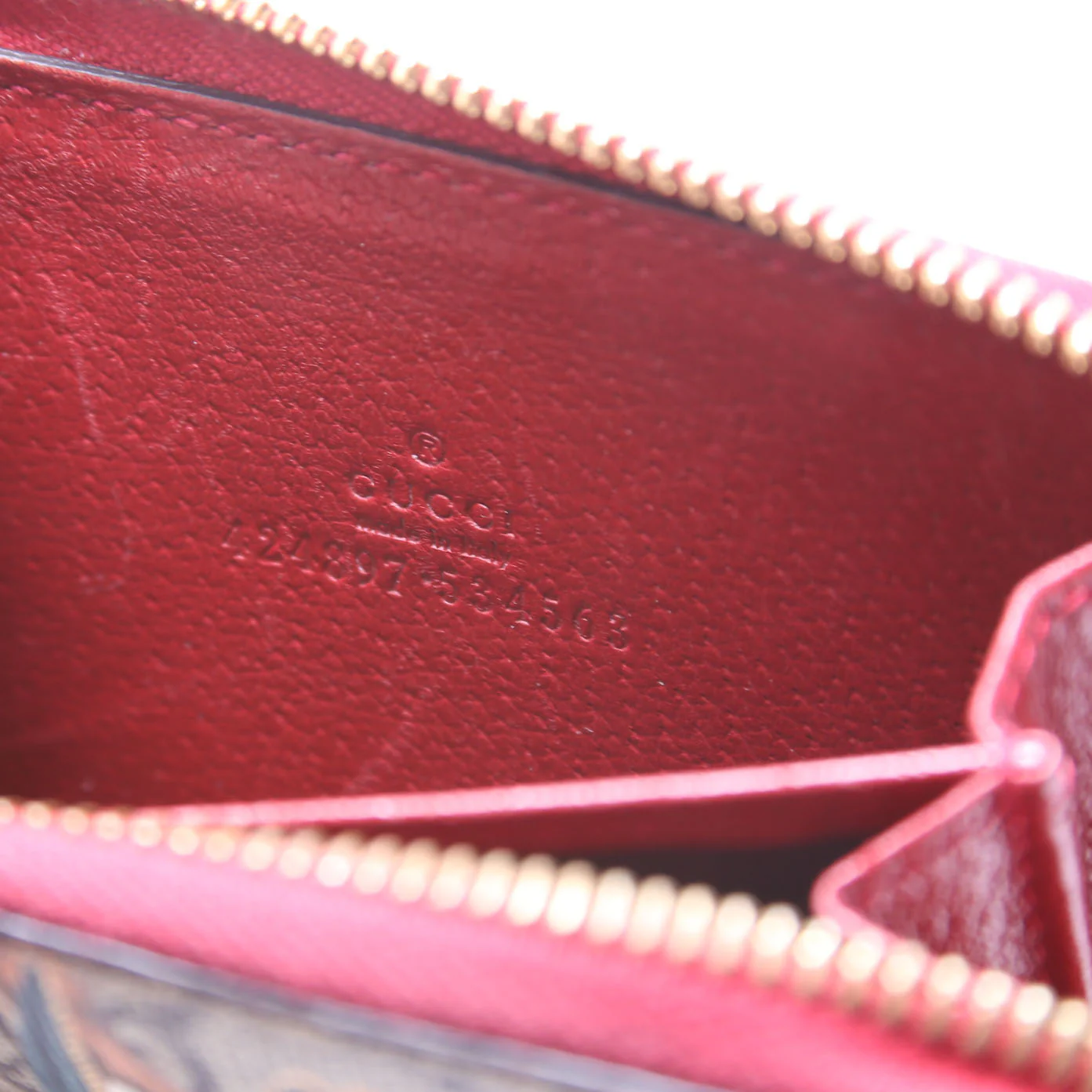 424897 GG Supreme Tian Zip Around Card Case Beige/Red - Image 9