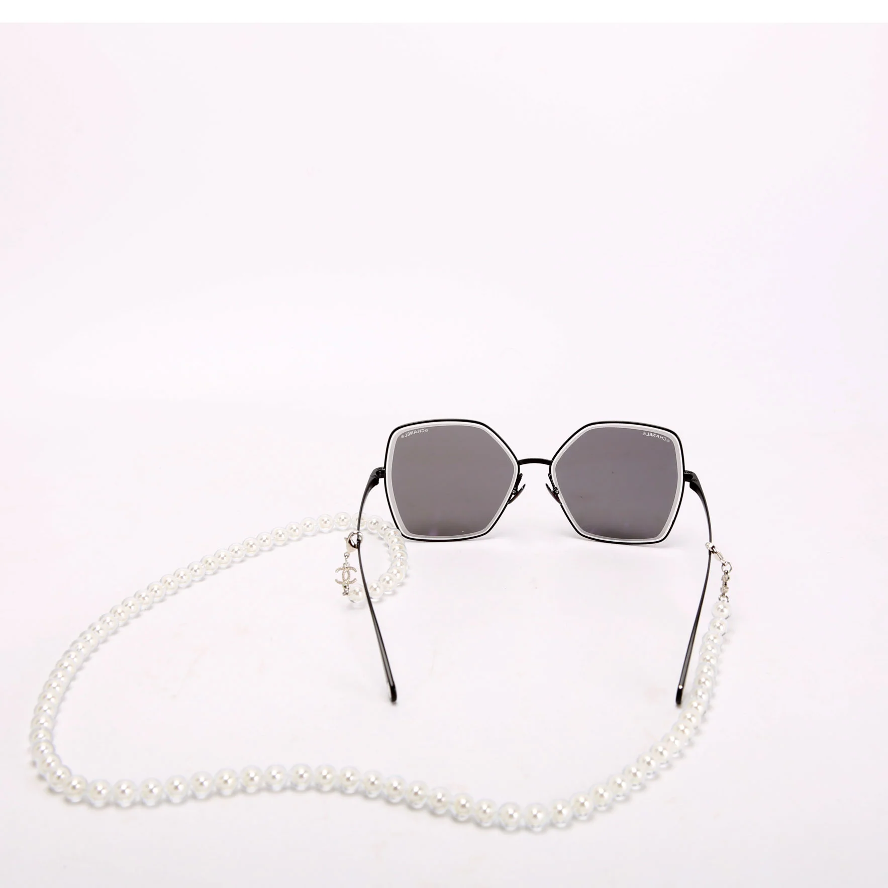 4262 Butterfly With Pearl Chain Sunglasses Black - Image 3