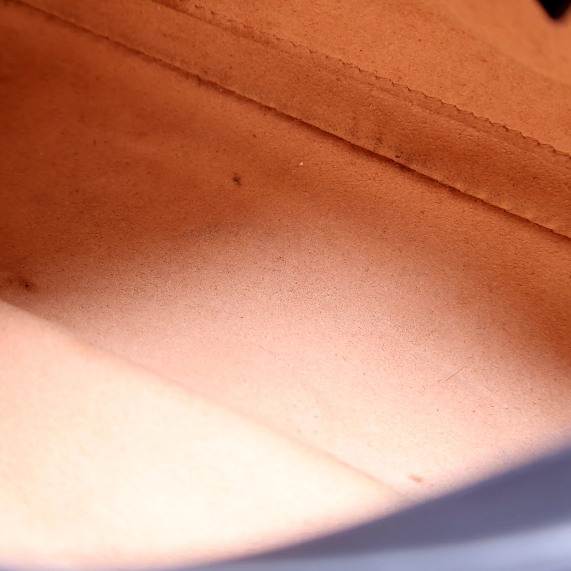 447632 Marmont Small Leather Camera - Image 8