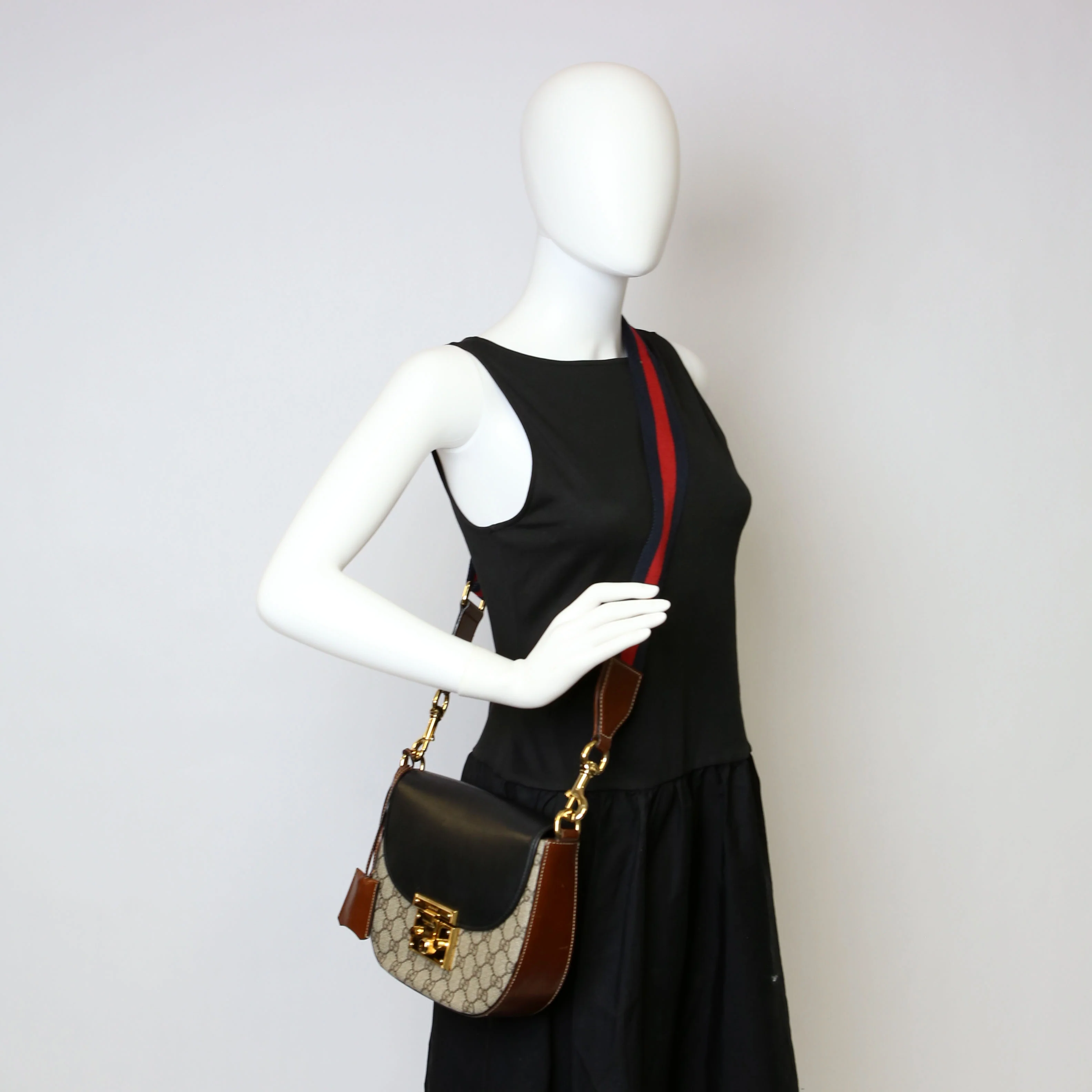 453189 Padlock Supreme Medium Messenger - Image 18