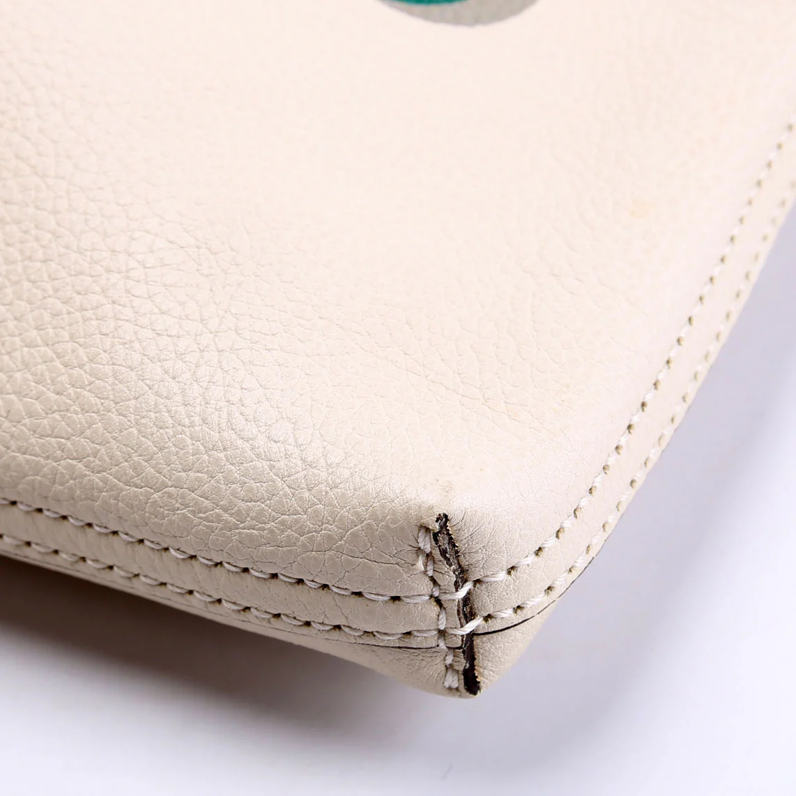 500984 Retro Logo Portfolio Large Pouch White - Image 6