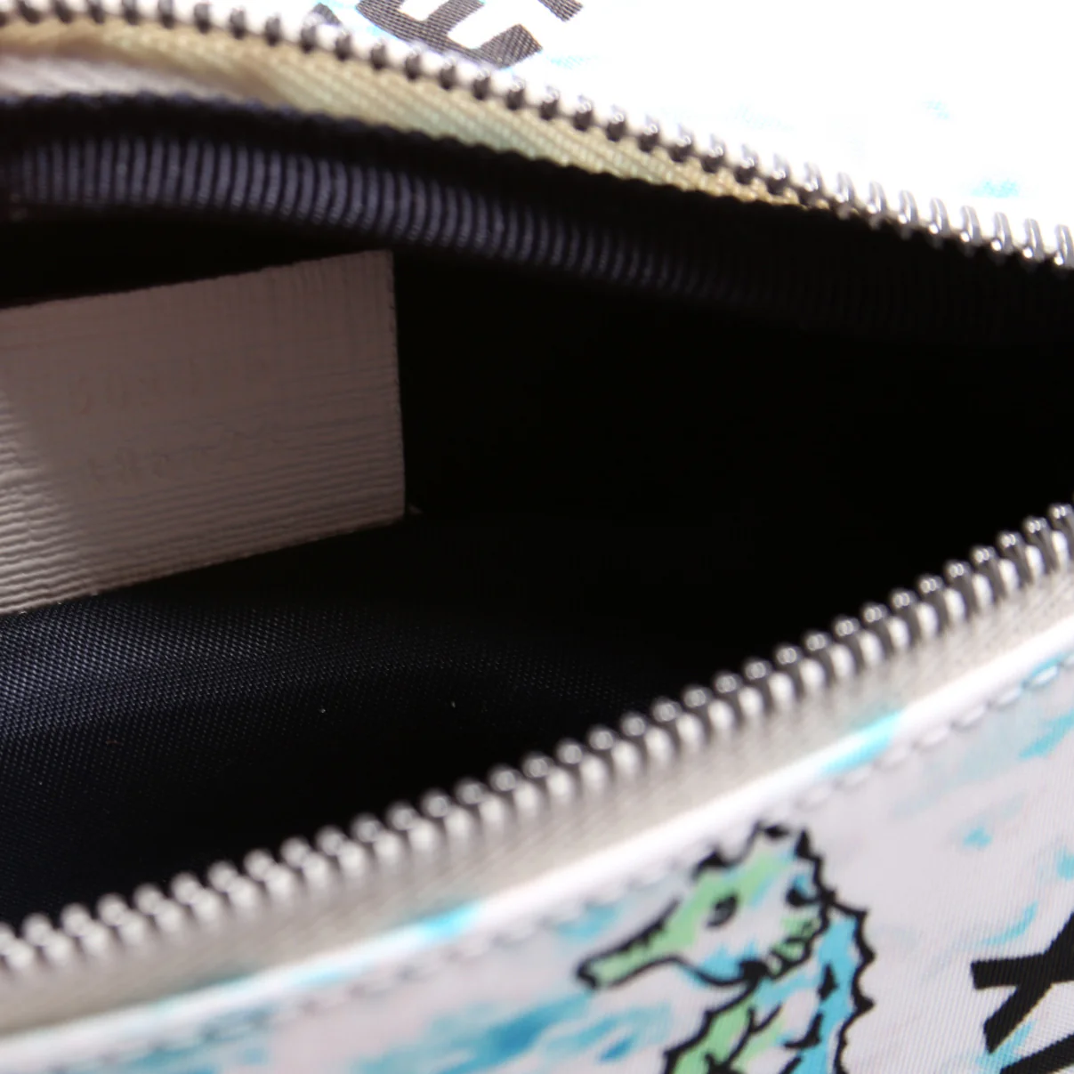 502095 GG Supreme Strawberry Belt Bag - Image 8