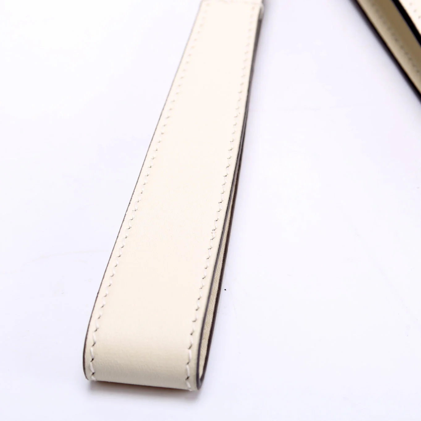 510489 X Sega Guccy Stars Calfskin Wristlet Pouch White/Gold - Image 6