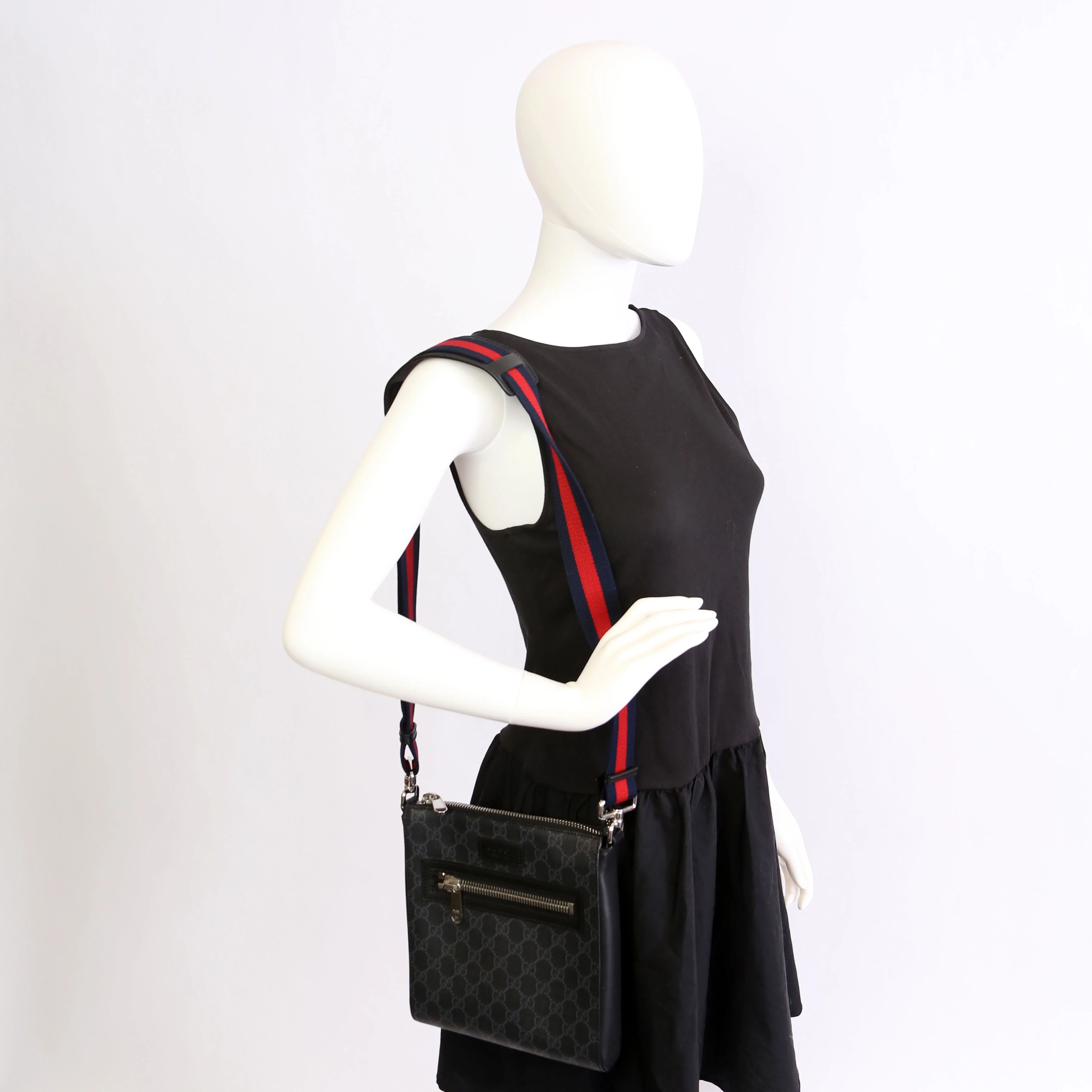 523599 Supreme Messenger Bag Black - Image 11