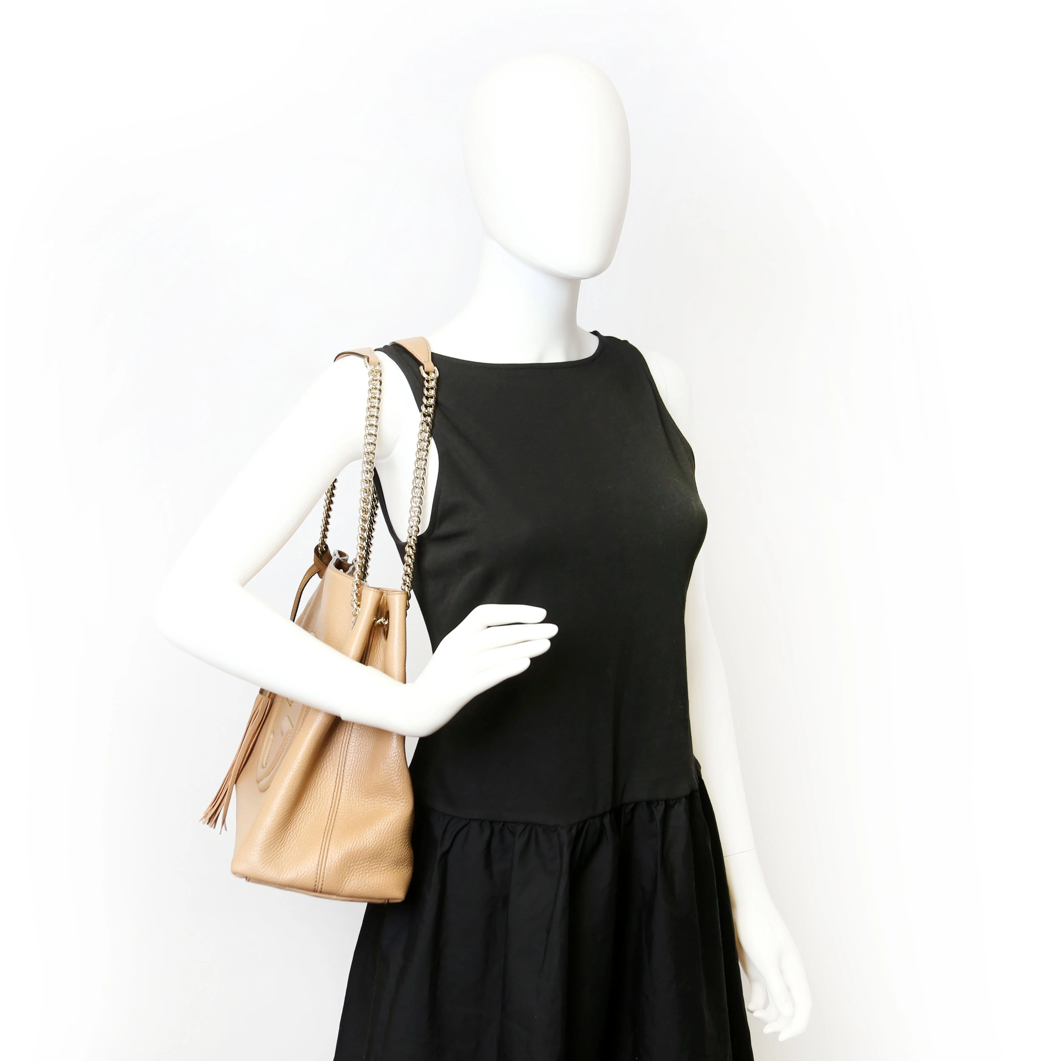 536196 Soho Chain Tote Newer Beige - Image 15