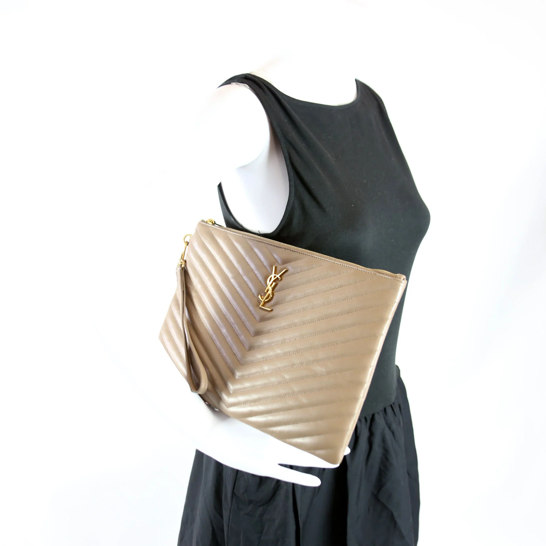 559193 A5 Matelasse Pouch Tan - Image 10