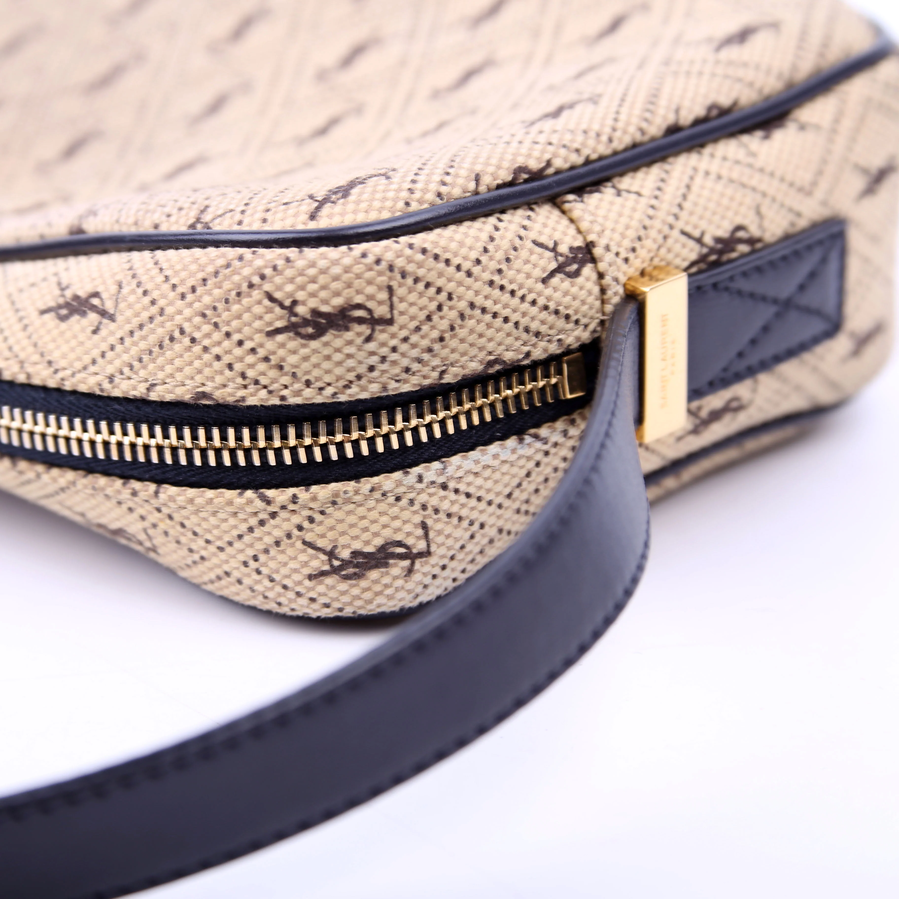 568608 All Over Logo Canvas Camera Bag - Image 9