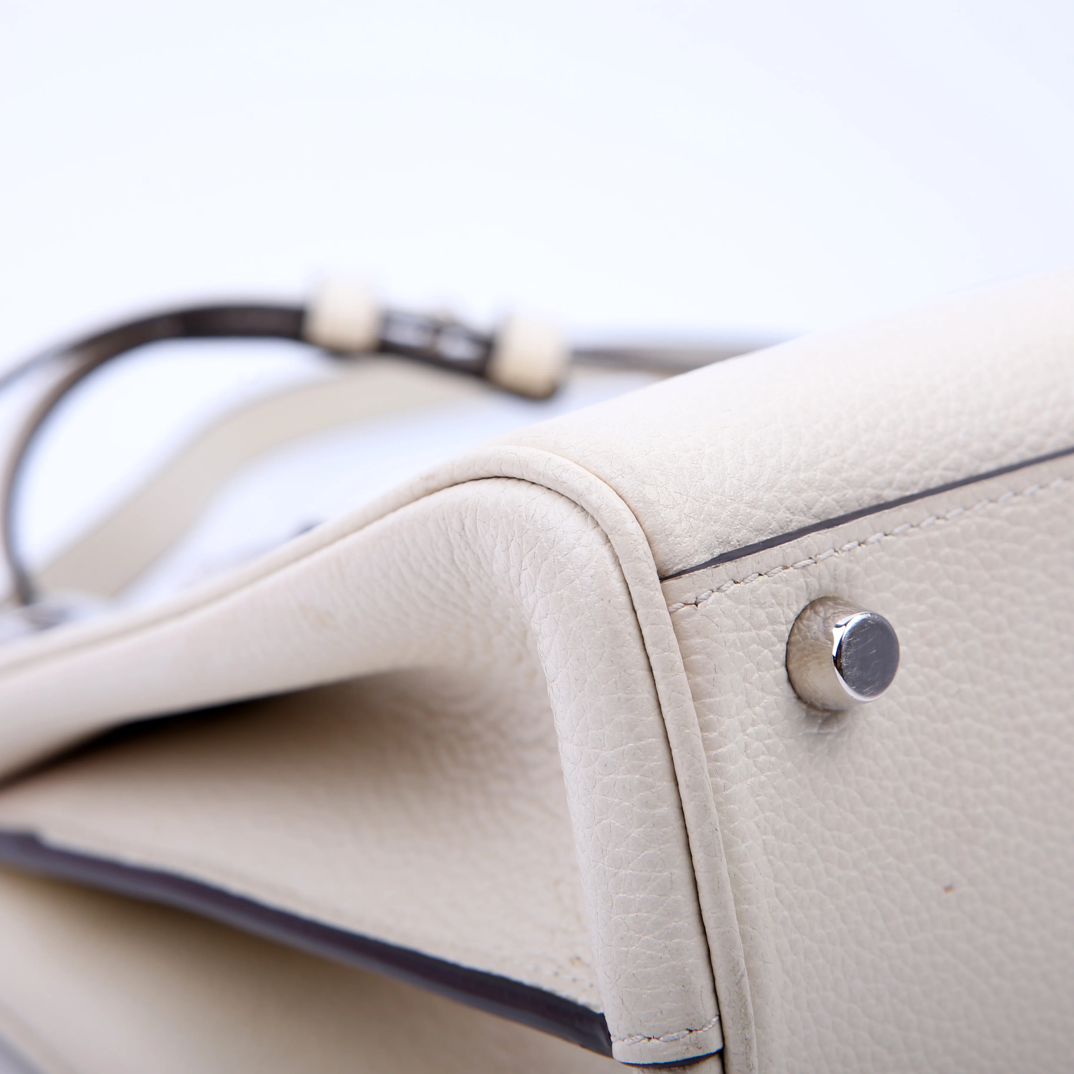 569712 Zumi Top Handle Small White - Image 5