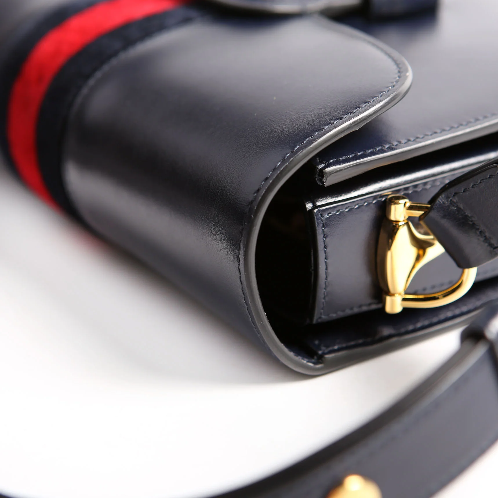 602204 Horsebit 1955 Leather Velvet Shoulder Bag Navy - Image 9