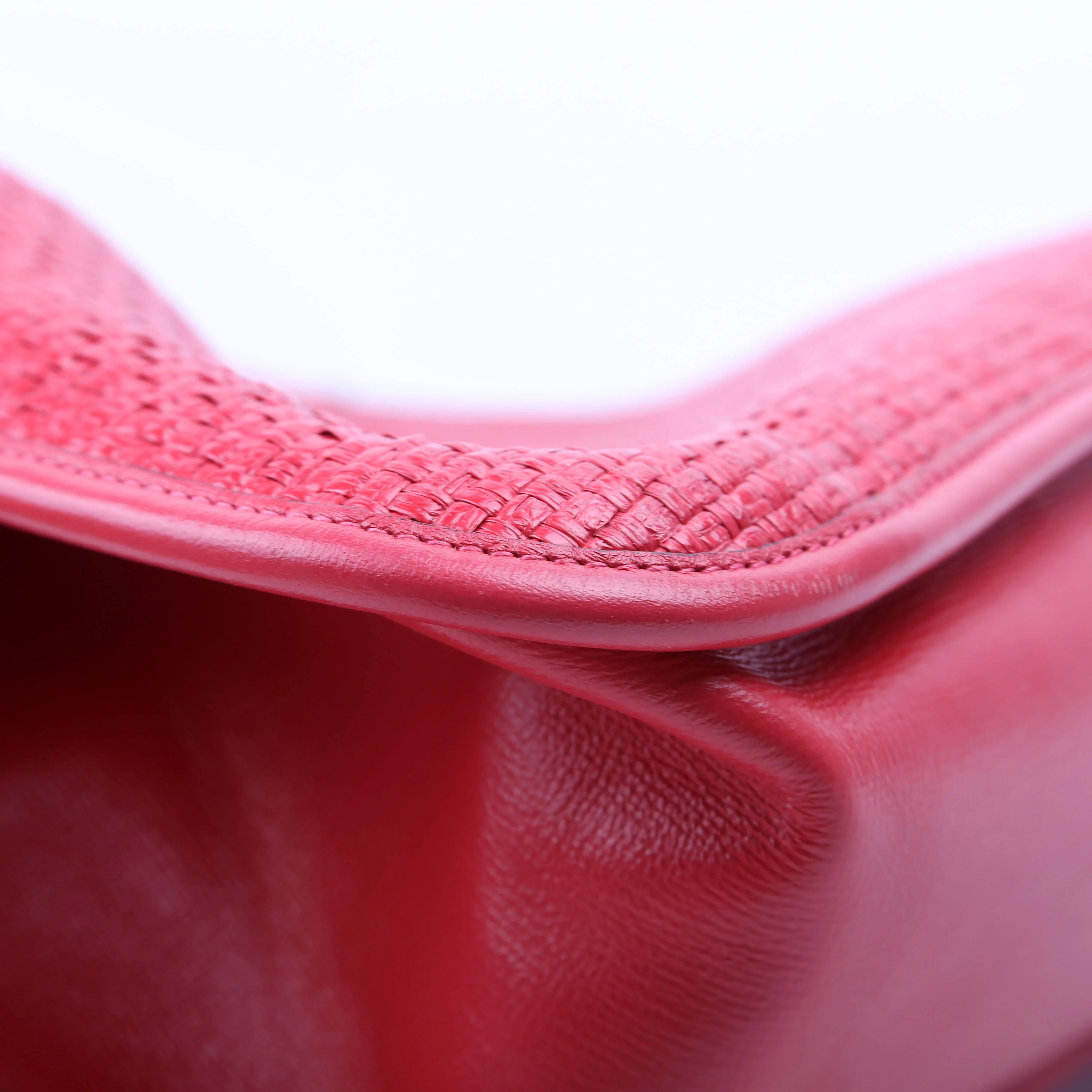 623694 1955 Horsebit Raffia Tote Red - Image 7